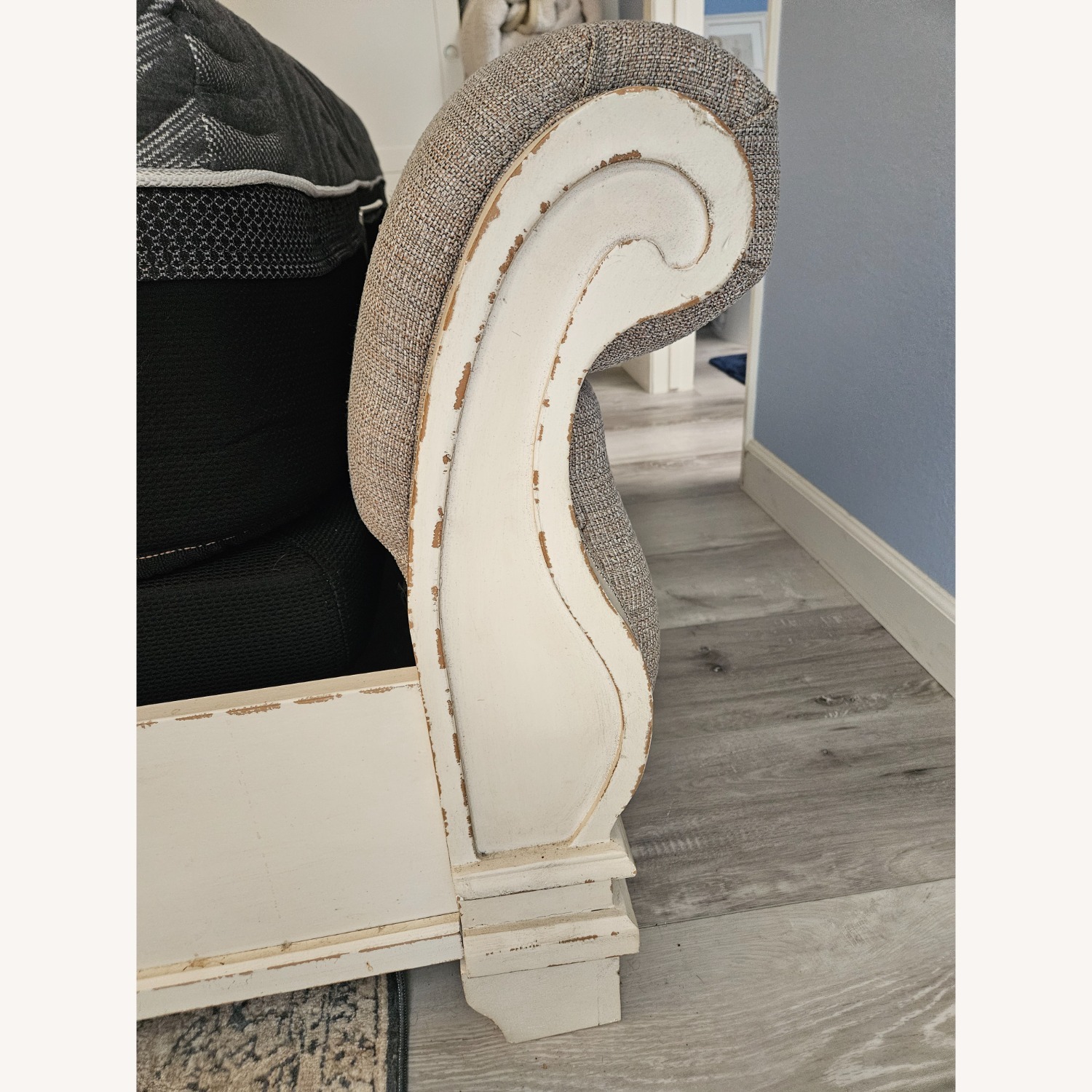 Ashley Realyn Queen Upholstered Sleigh Bed - image-3