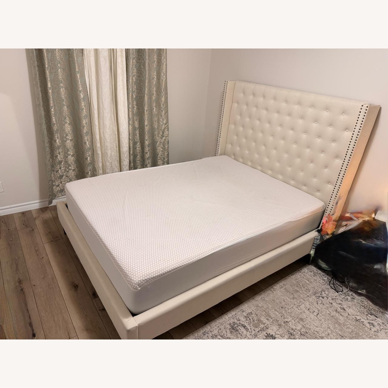 Natural Wood Queen Bed - image-5