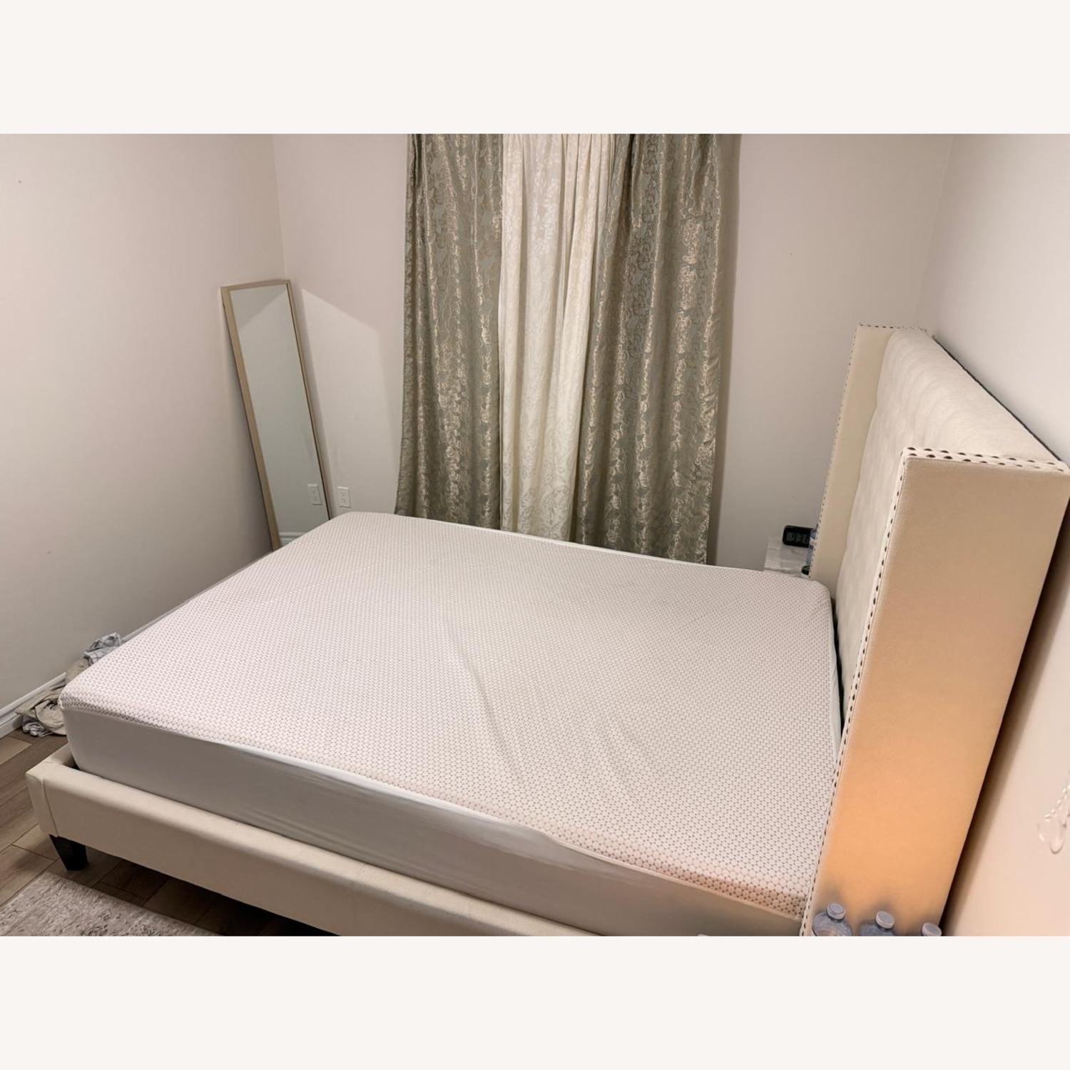 Natural Wood Queen Bed - image-6