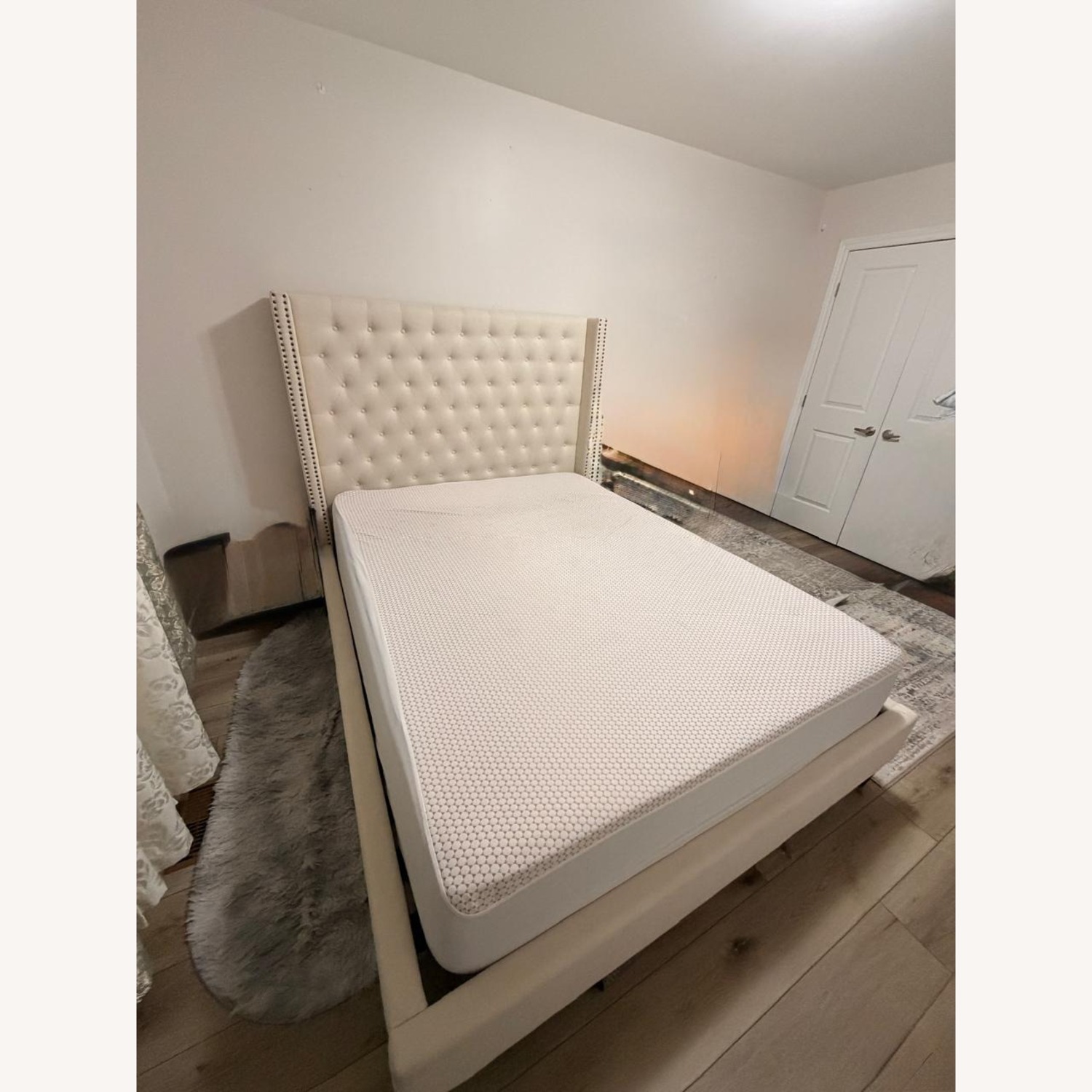 Natural Wood Queen Bed - image-7