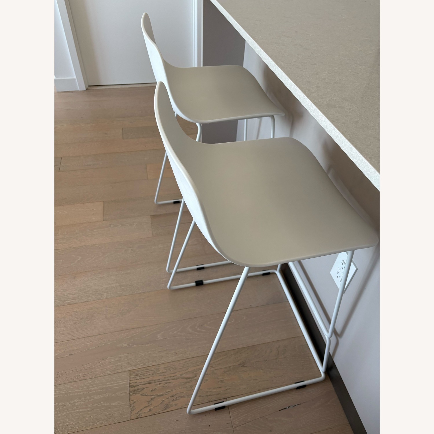 Article Svelti White Counter Stools - image-1
