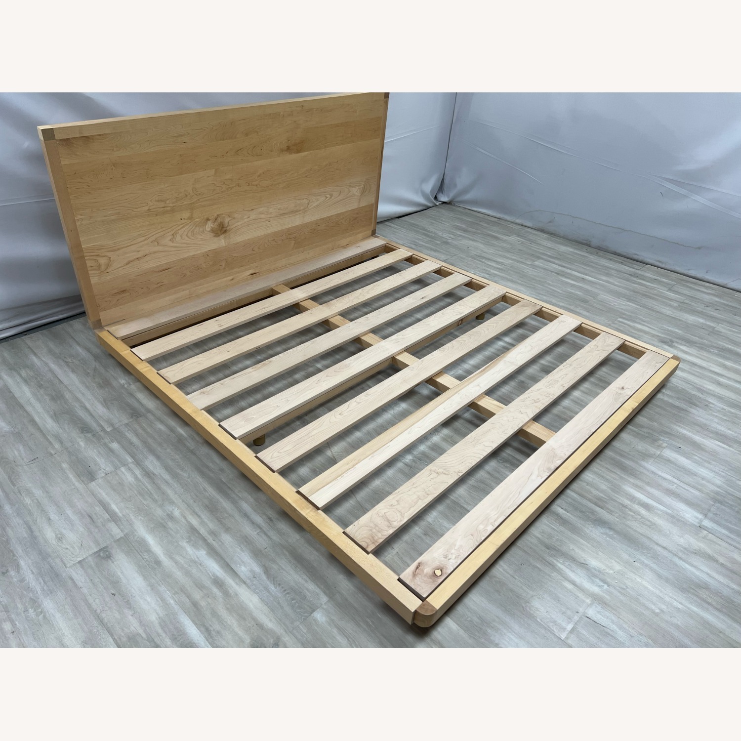 Avocado Green Mattress Malibu Platform King Bed - image-3