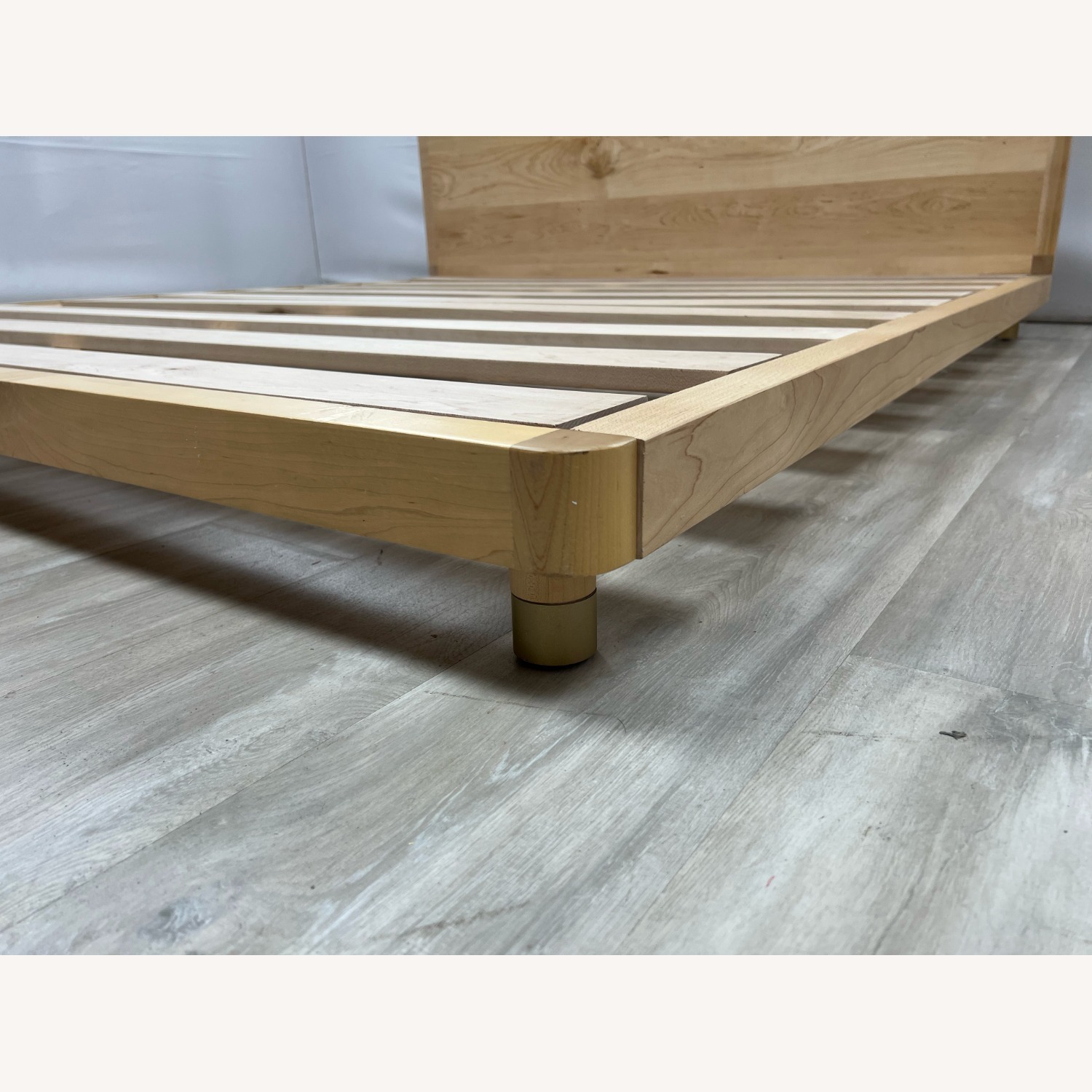 Avocado Green Mattress Malibu Platform King Bed - image-7