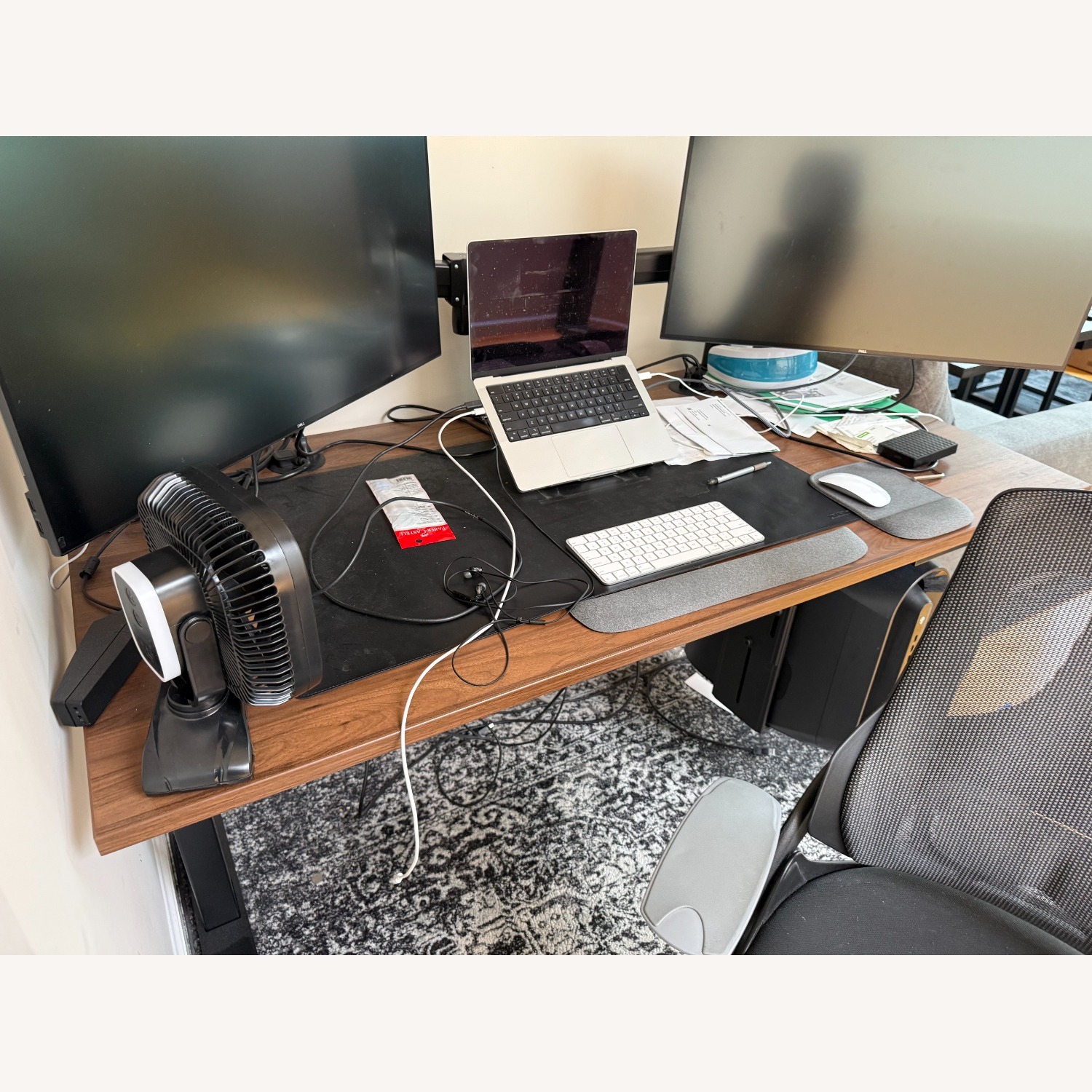 UPLIFT V2 Standing Desk  - image-5