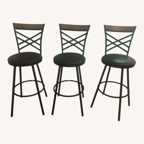 Used Contemporary Stool for sale on AptDeco