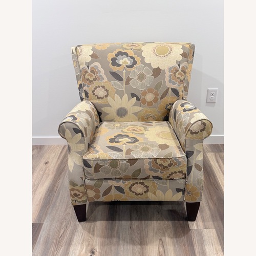 Used Raymour & Flanigan Natural Fabric Accent Chair for sale on AptDeco