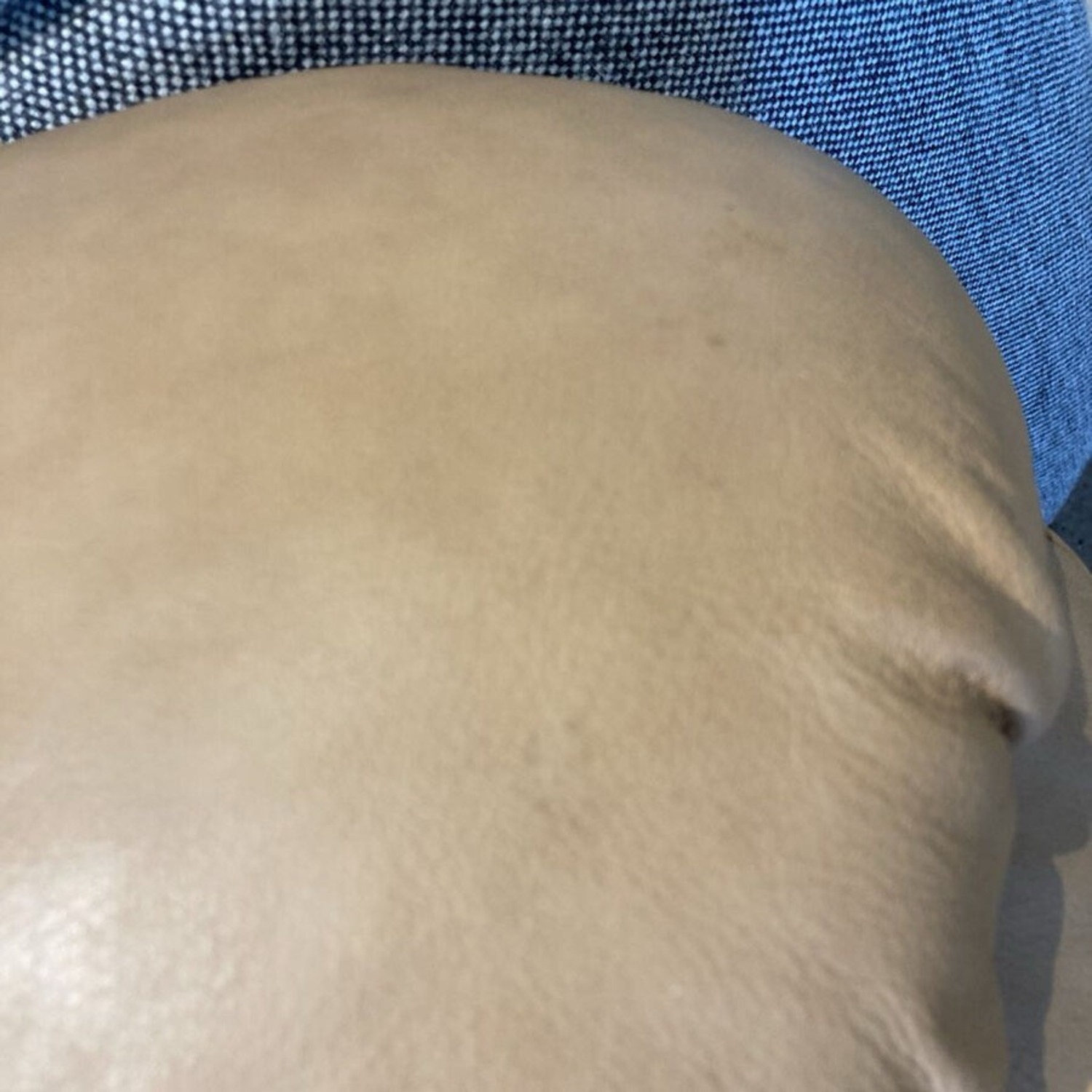 La-Z-Boy Leather 2-Seat Buttercream Loveseat - image-7