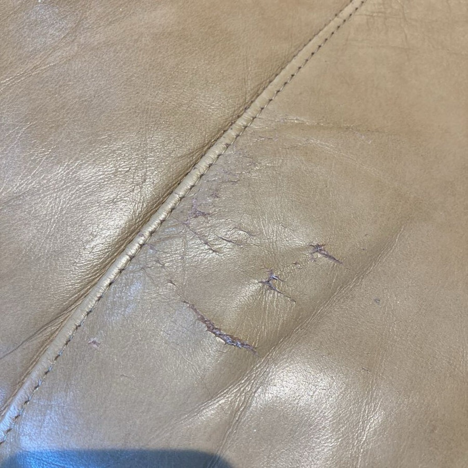 La-Z-Boy Leather 2-Seat Buttercream Loveseat - image-8