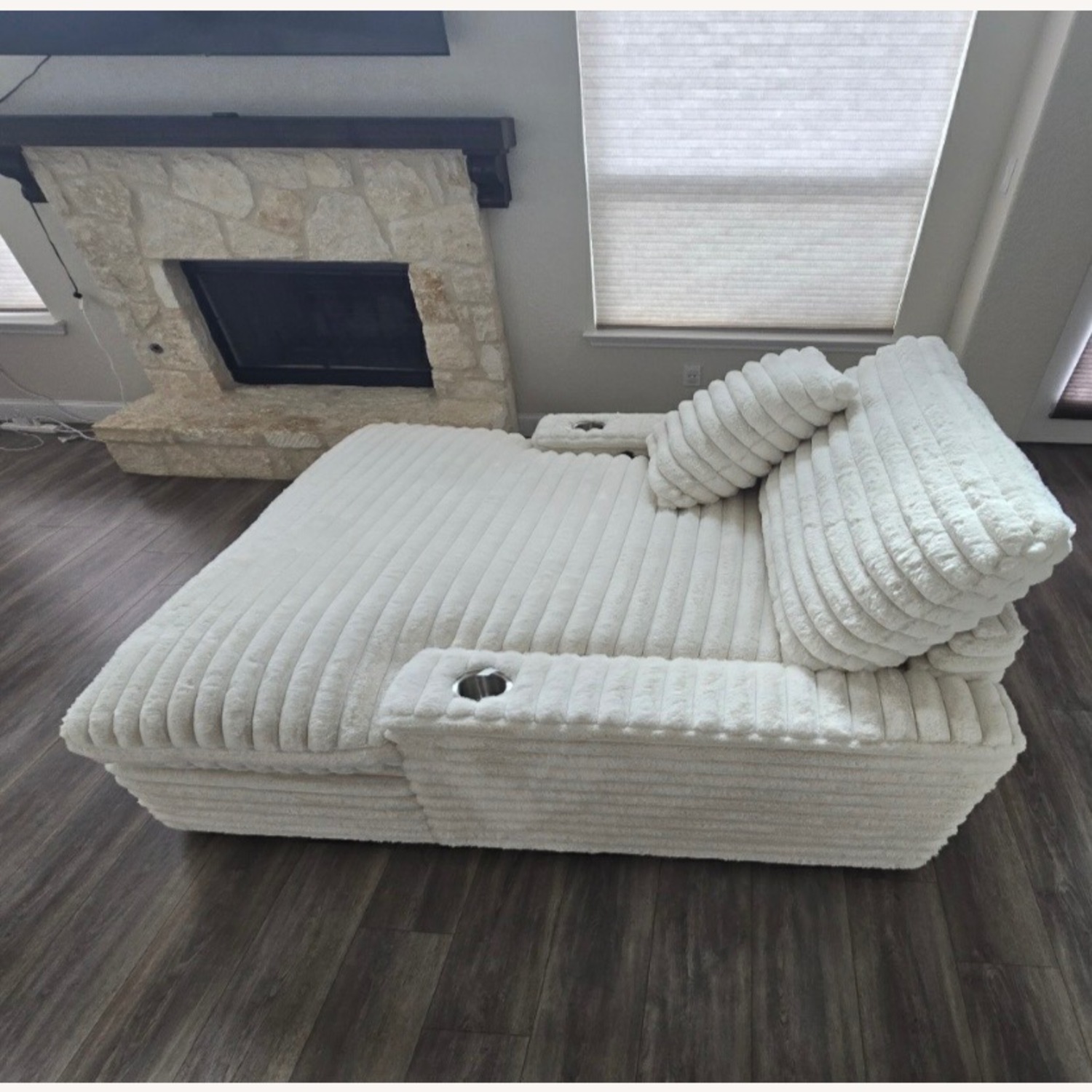 Serenity White 3+ Piece Sectional - image-4