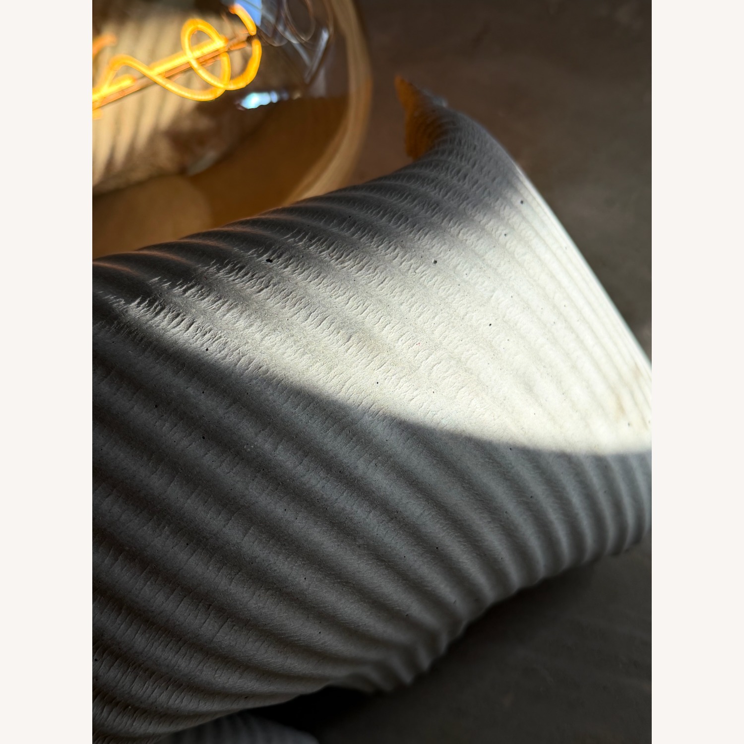 Sculptural Concrete Lamp by Mennheim - image-8