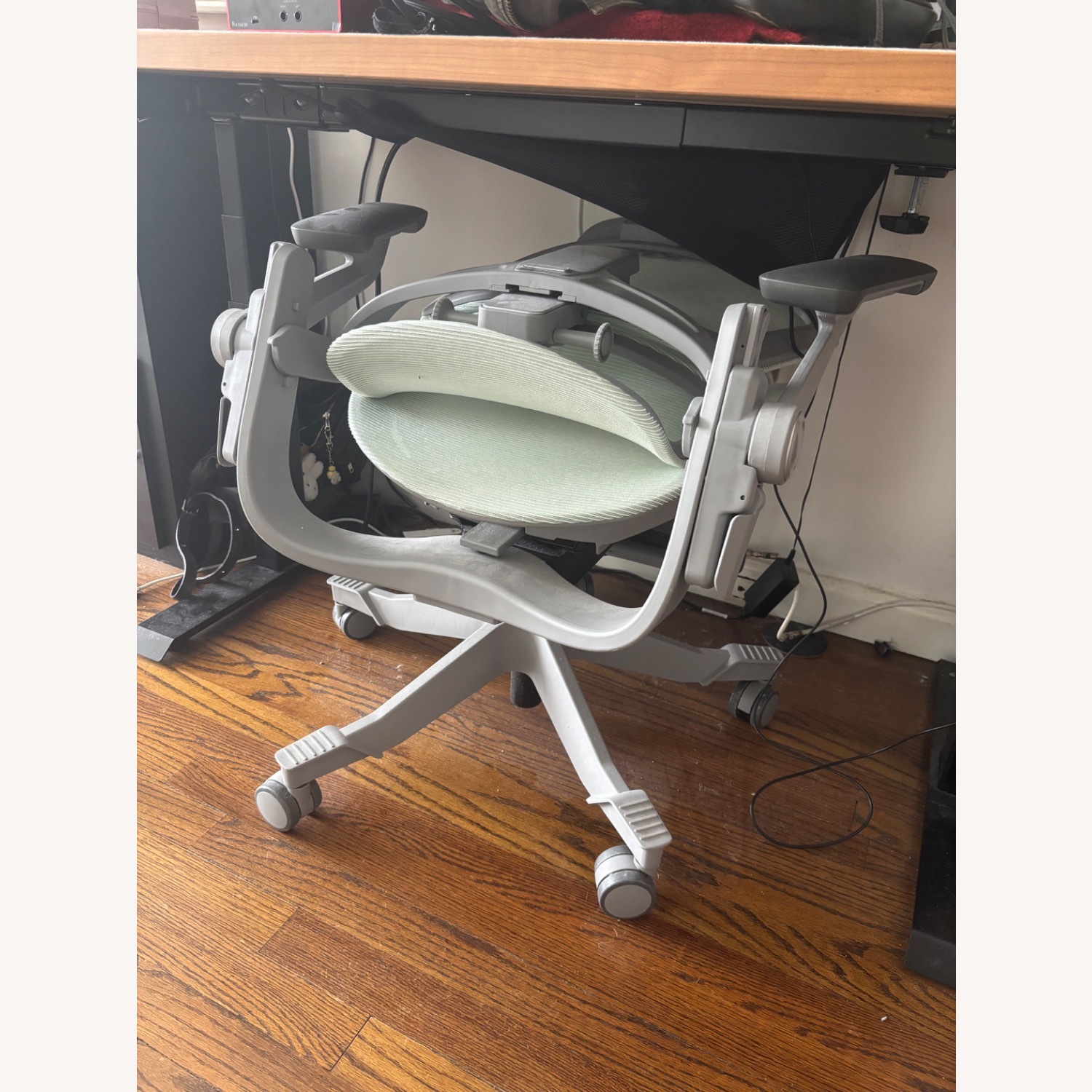 Hinomi H1 Pro V2 Ergonomic Office Chair with Footrest - image-4