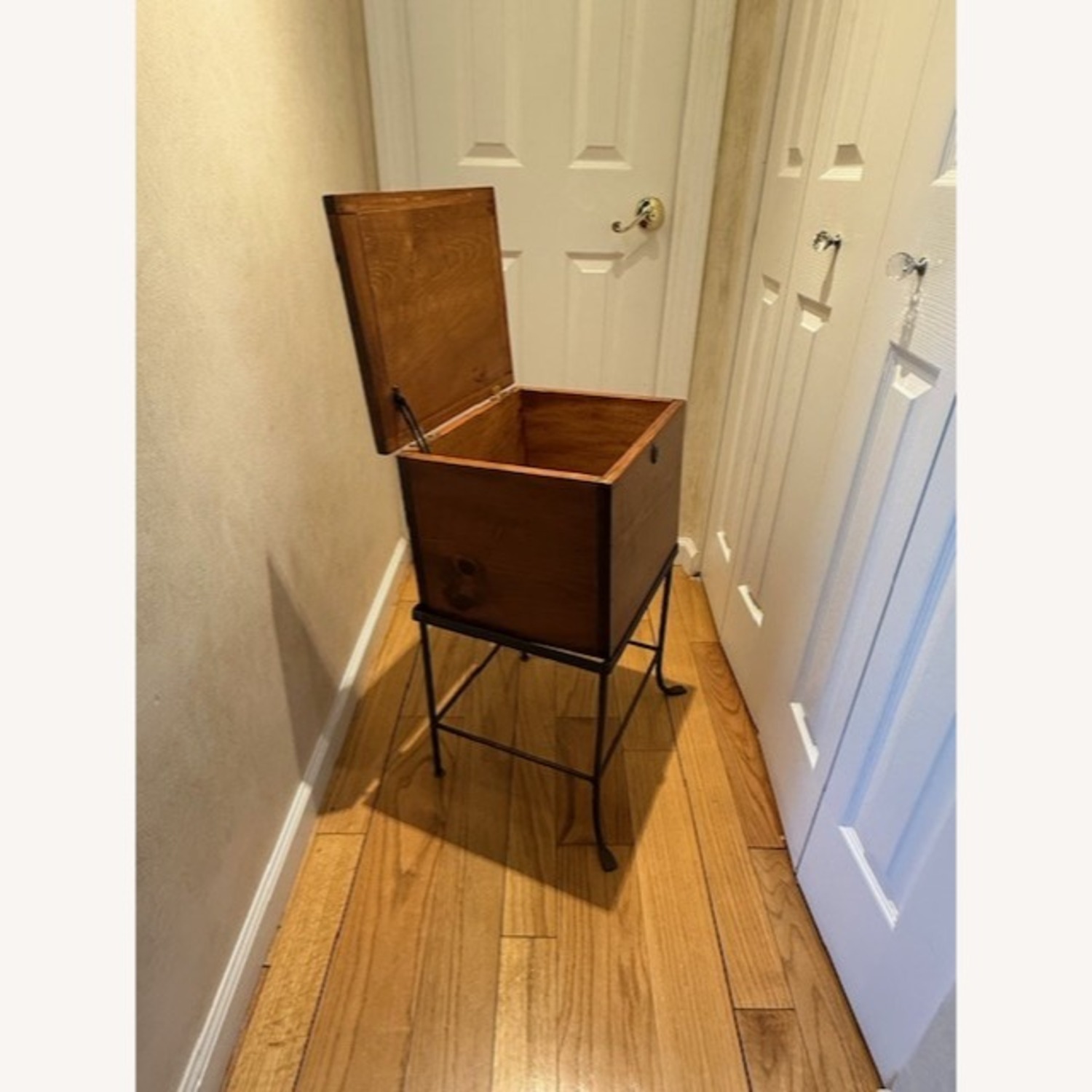 Vintage/Antique Dark Brown Wood Décor - image-2