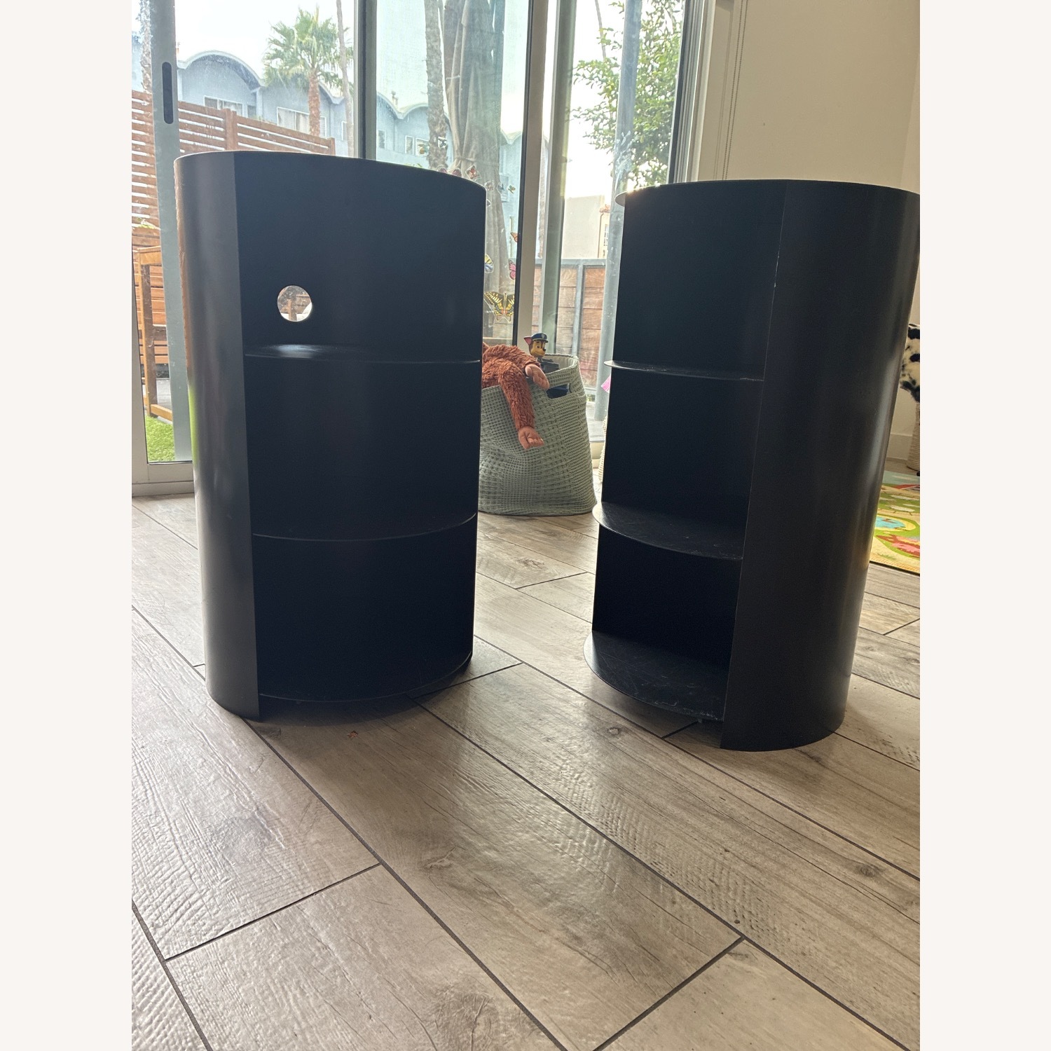 Hide Pedestal by Karoline Fesser Table, Black - image-2