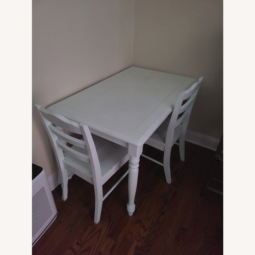 Used White Dining Table for sale on AptDeco