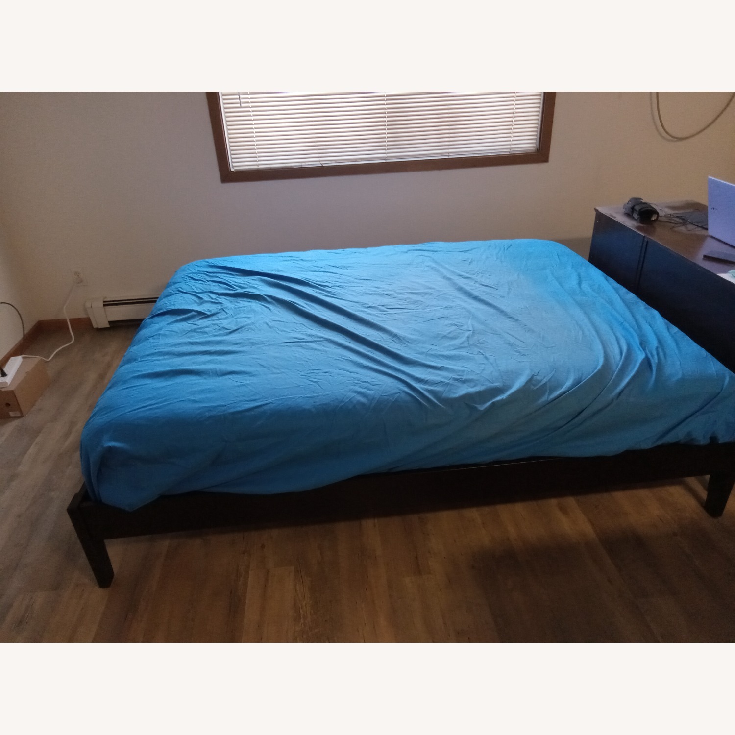 Nevis Platform Espresso Queen Bed - image-3