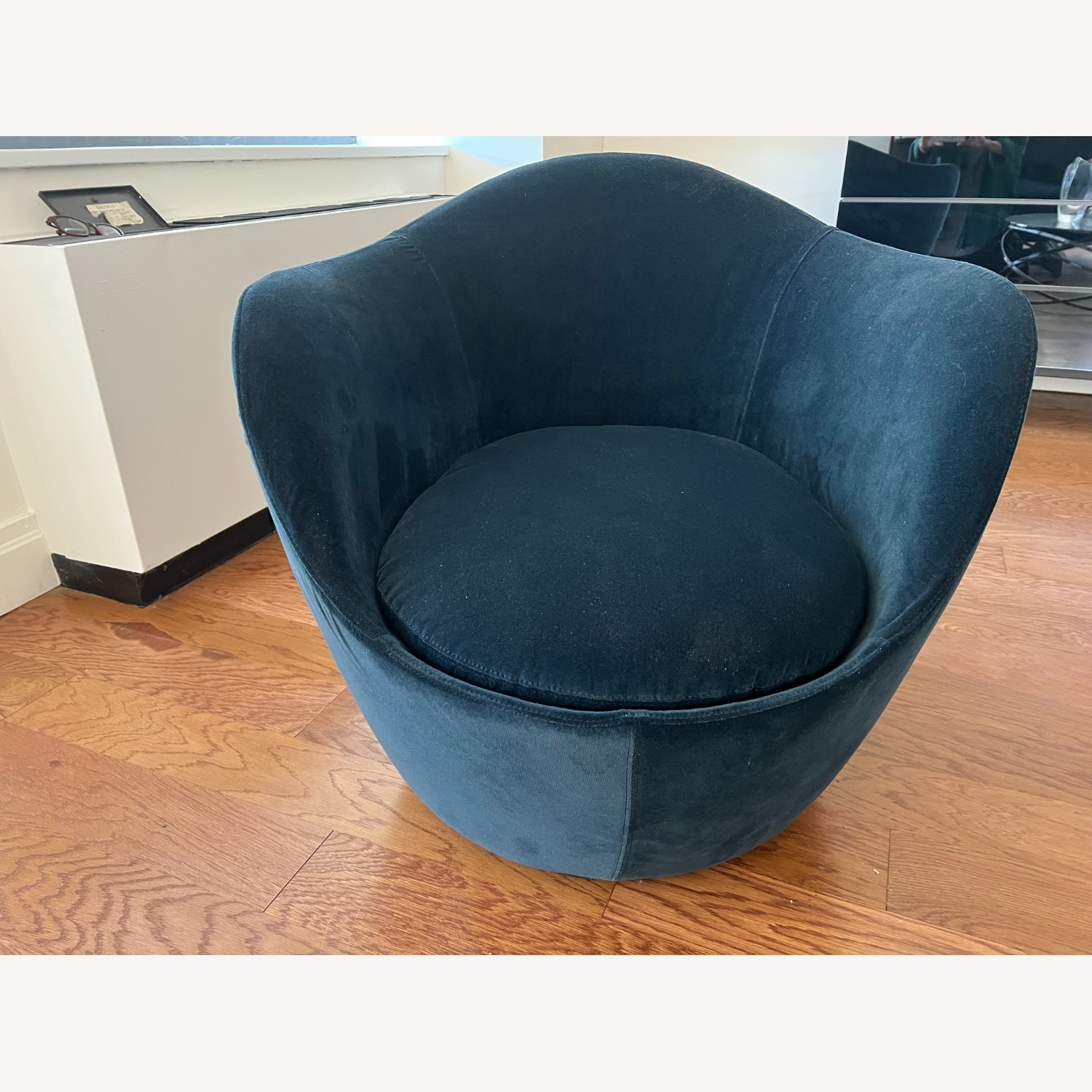 Lina Swivel Chair Blue Velvet Accent Chair - image-1