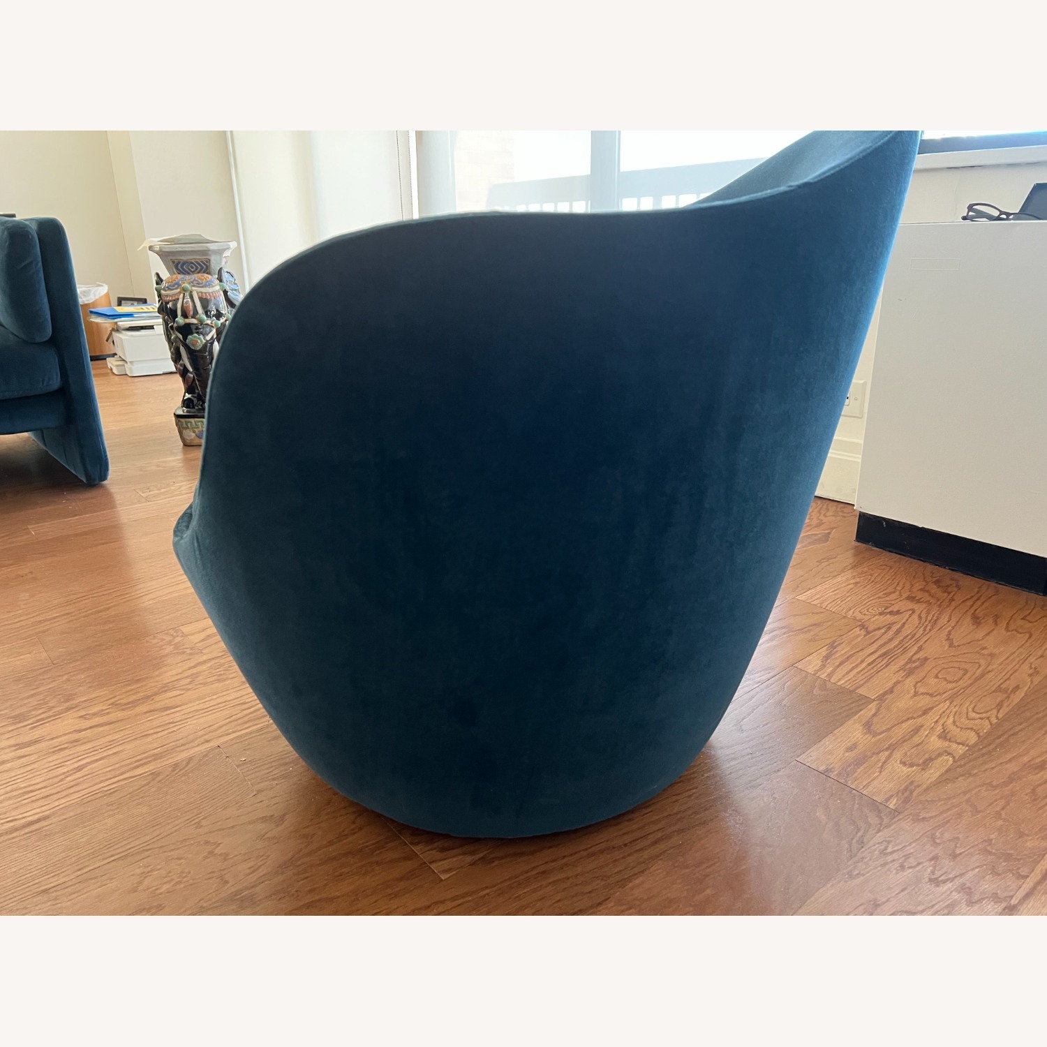 Lina Swivel Chair Blue Velvet Accent Chair - image-4