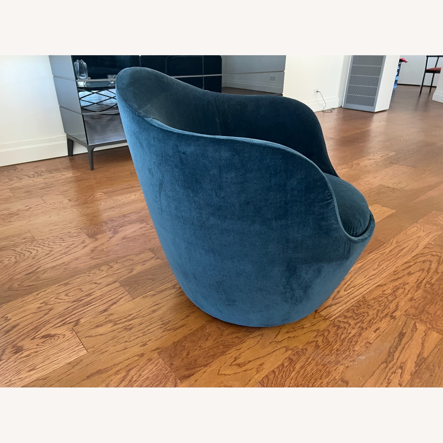 Lina Swivel Chair Blue Velvet Accent Chair - image-5