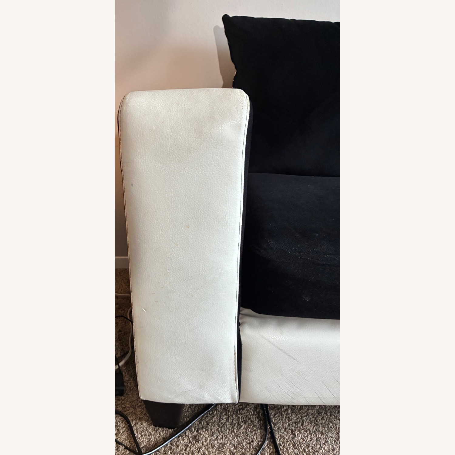 Black & White Sofa - image-10