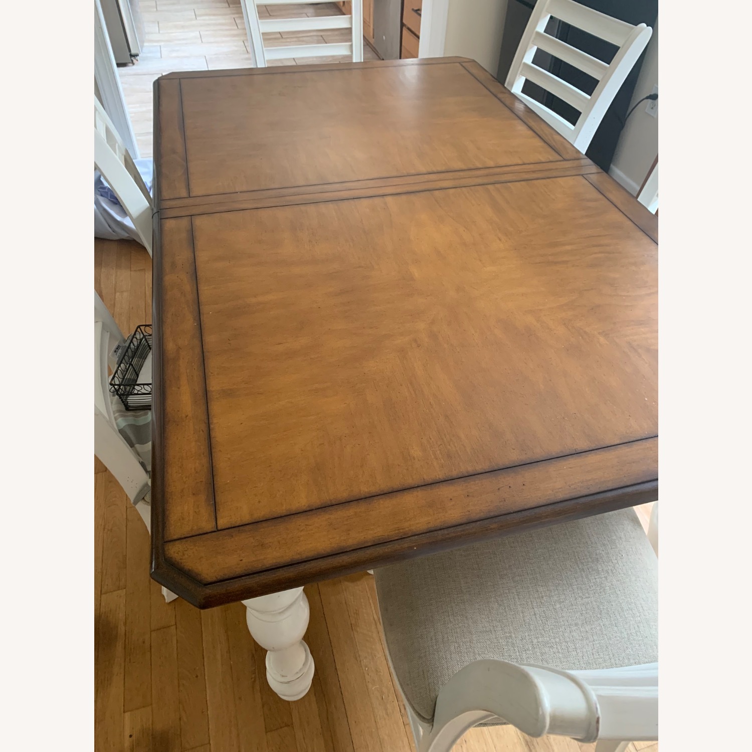 Dining Table with 6 Chairs (Haverty) - image-2