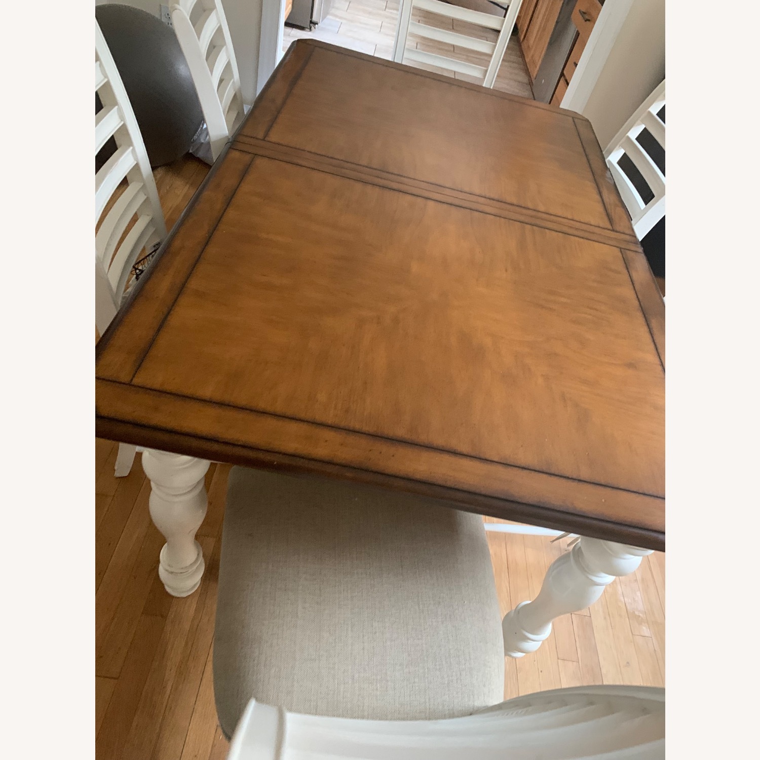 Dining Table with 6 Chairs (Haverty) - image-3
