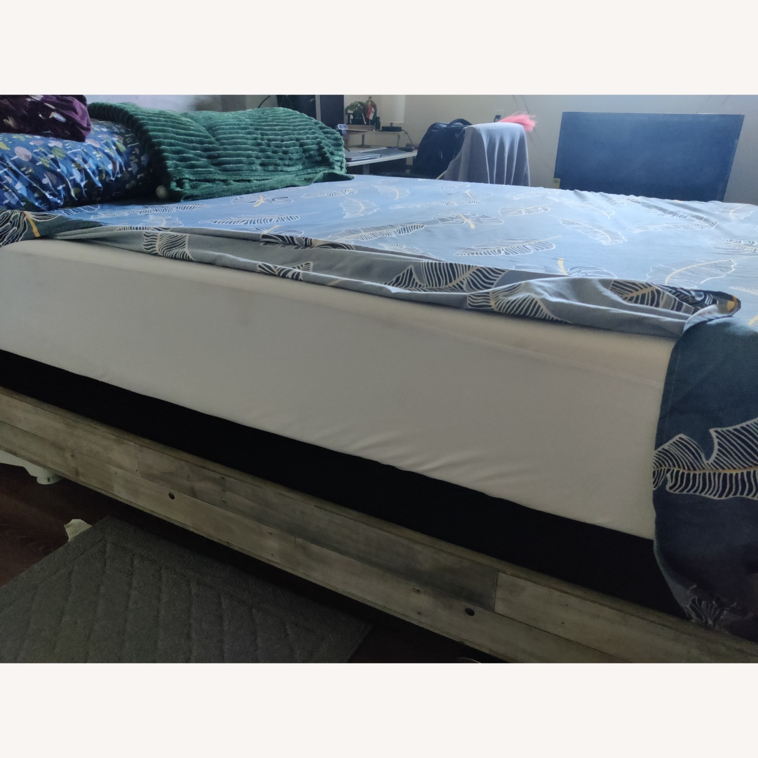 Ashley Queen Bed - image-3