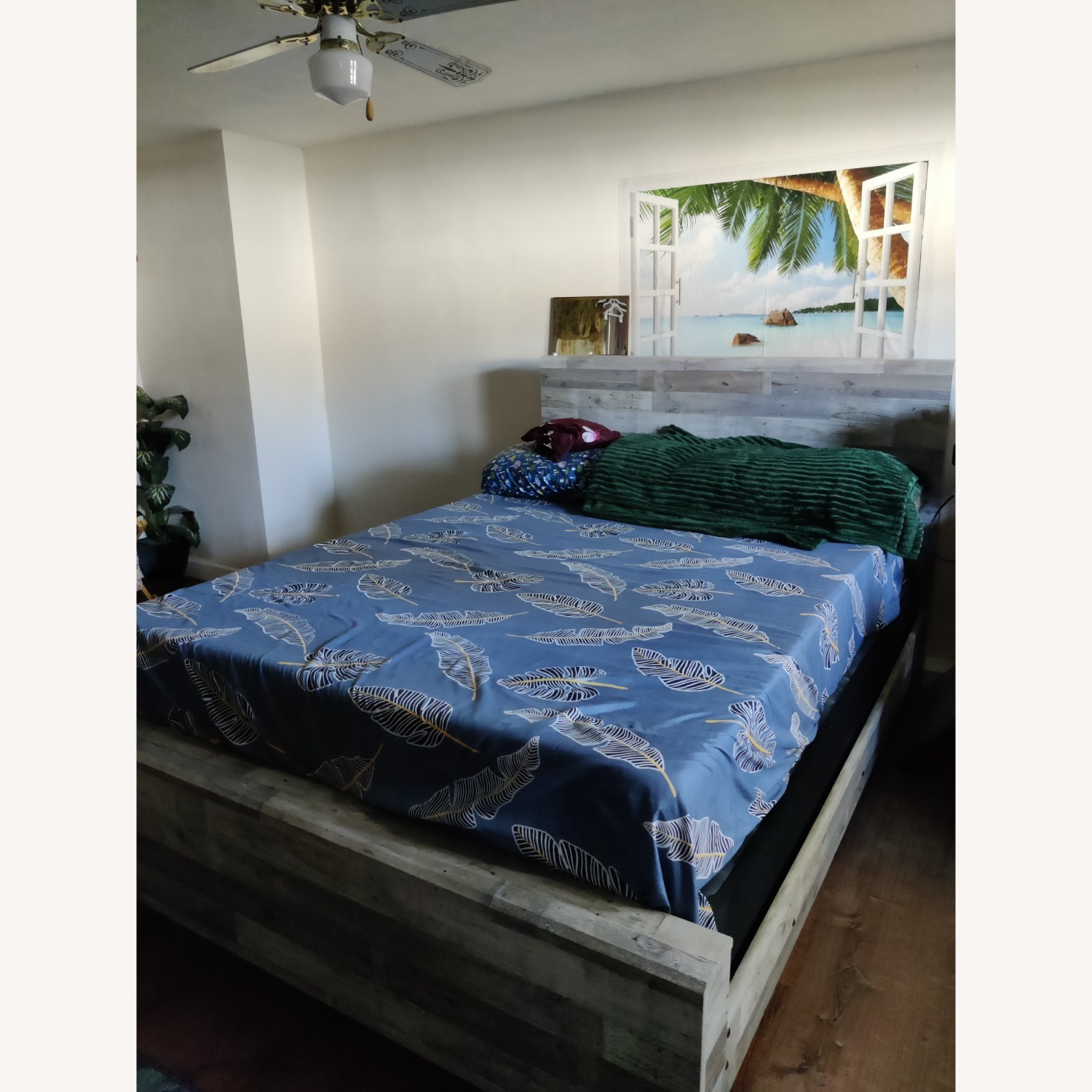 Ashley Queen Bed - image-1