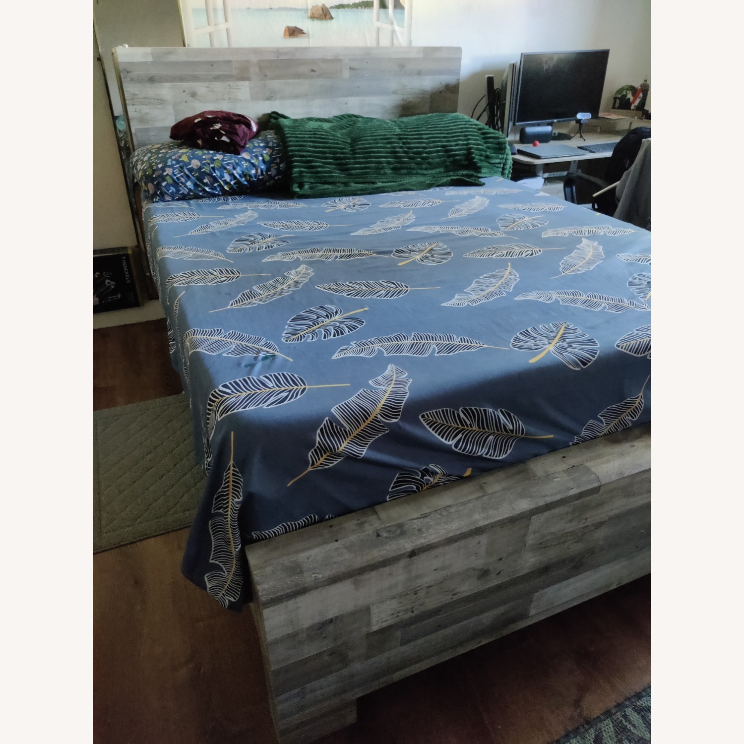 Ashley Queen Bed - image-2