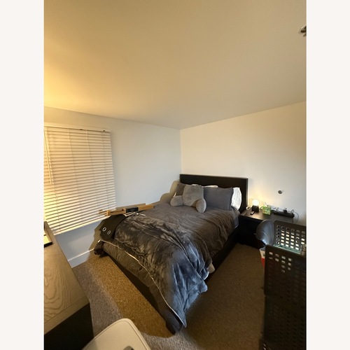 Used Rooms To Go Easton Park Queen Bed for sale on AptDeco