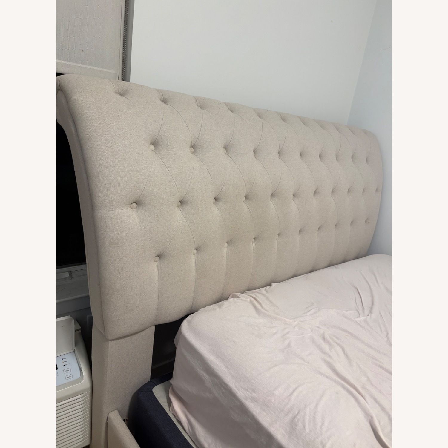 Raymour & Flanigan Odetta Natural Fabric Queen Bed - image-8