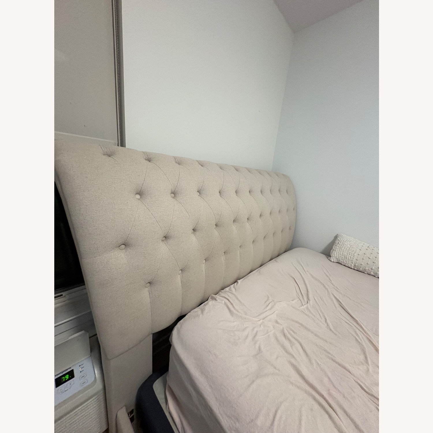 Raymour & Flanigan Odetta Natural Fabric Queen Bed - image-5