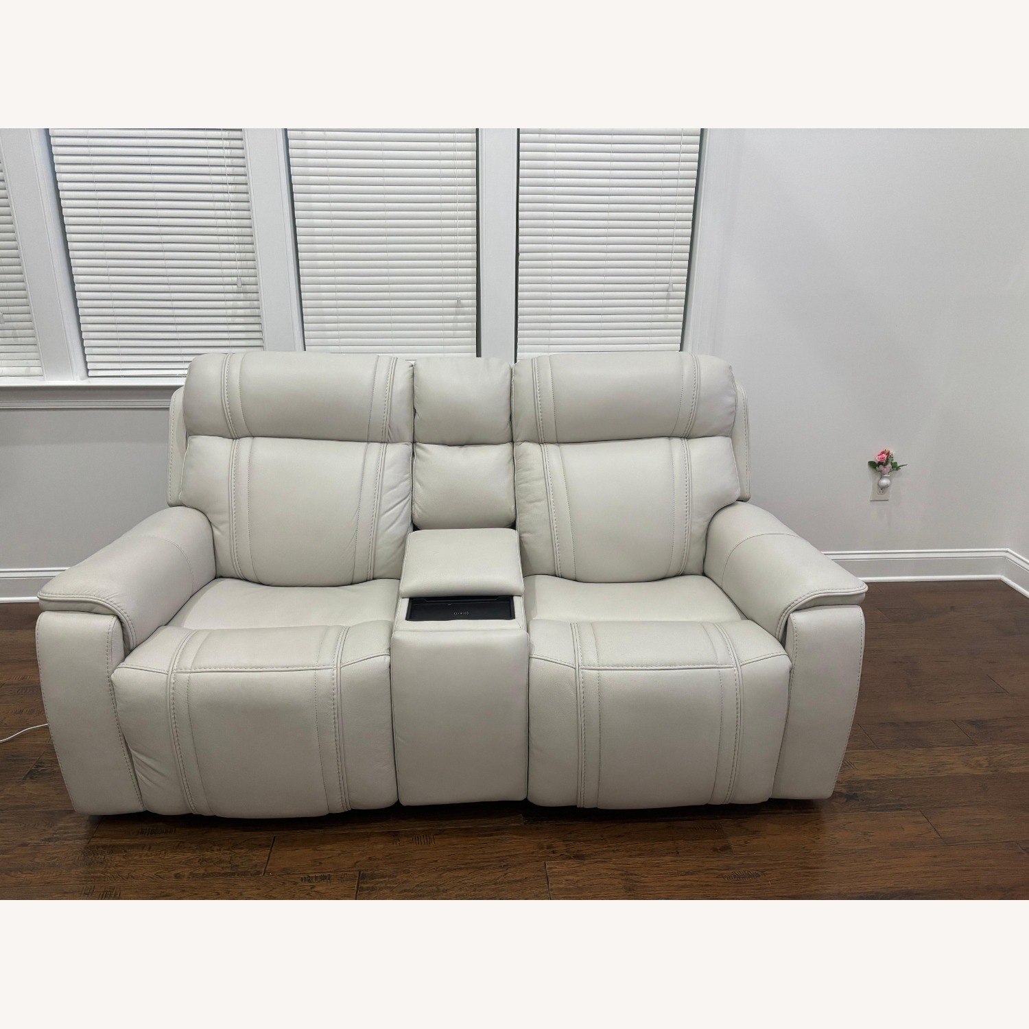 Rooms To Go Sound Tech By Shaq White Leather 2 Seater Sofa - image-4