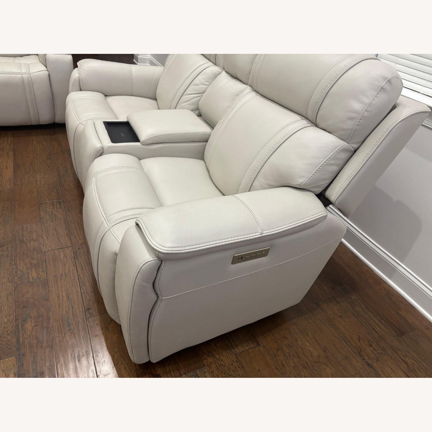 Rooms To Go Sound Tech By Shaq White Leather 2 Seater Sofa - image-5