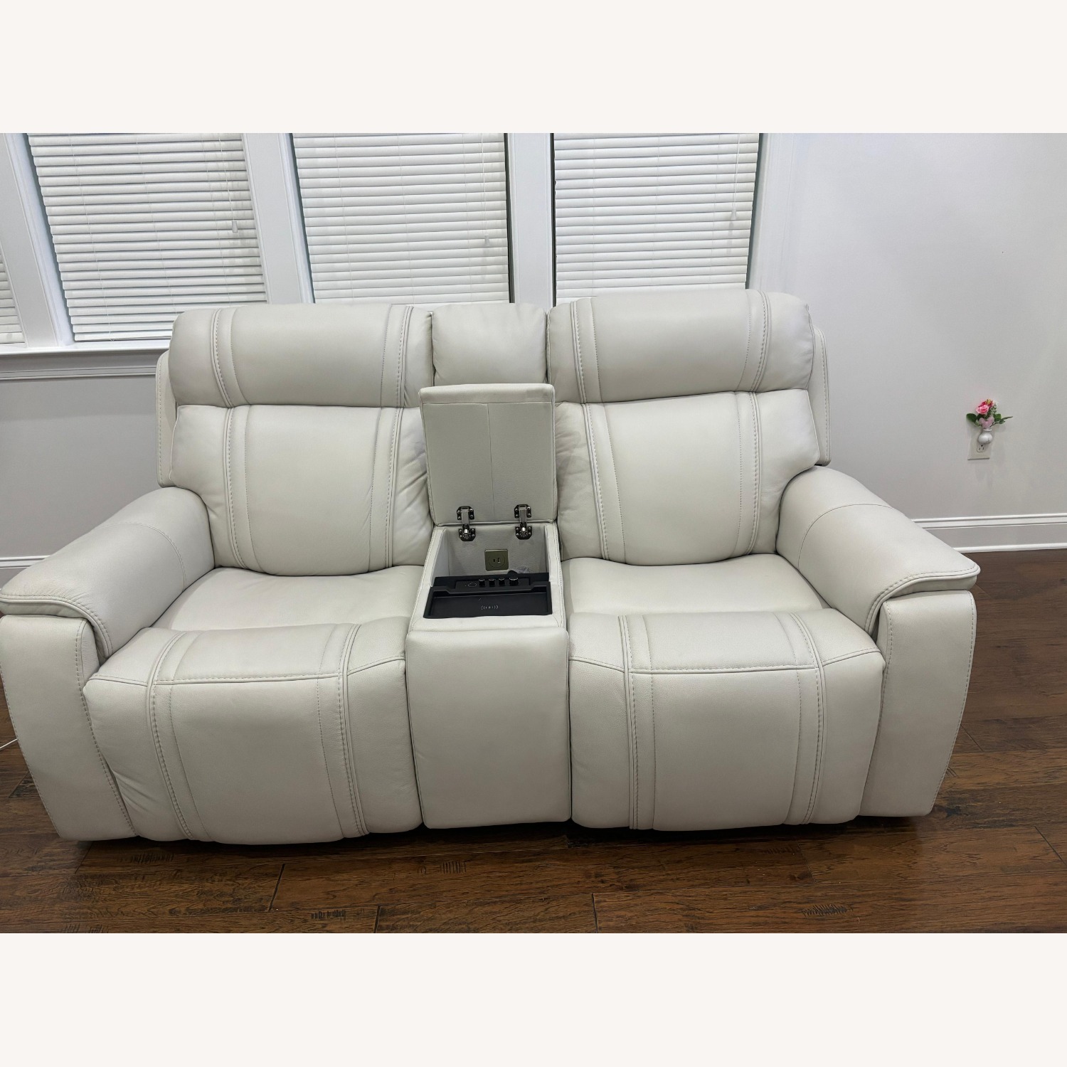 Rooms To Go Sound Tech By Shaq White Leather 2 Seater Sofa - image-2