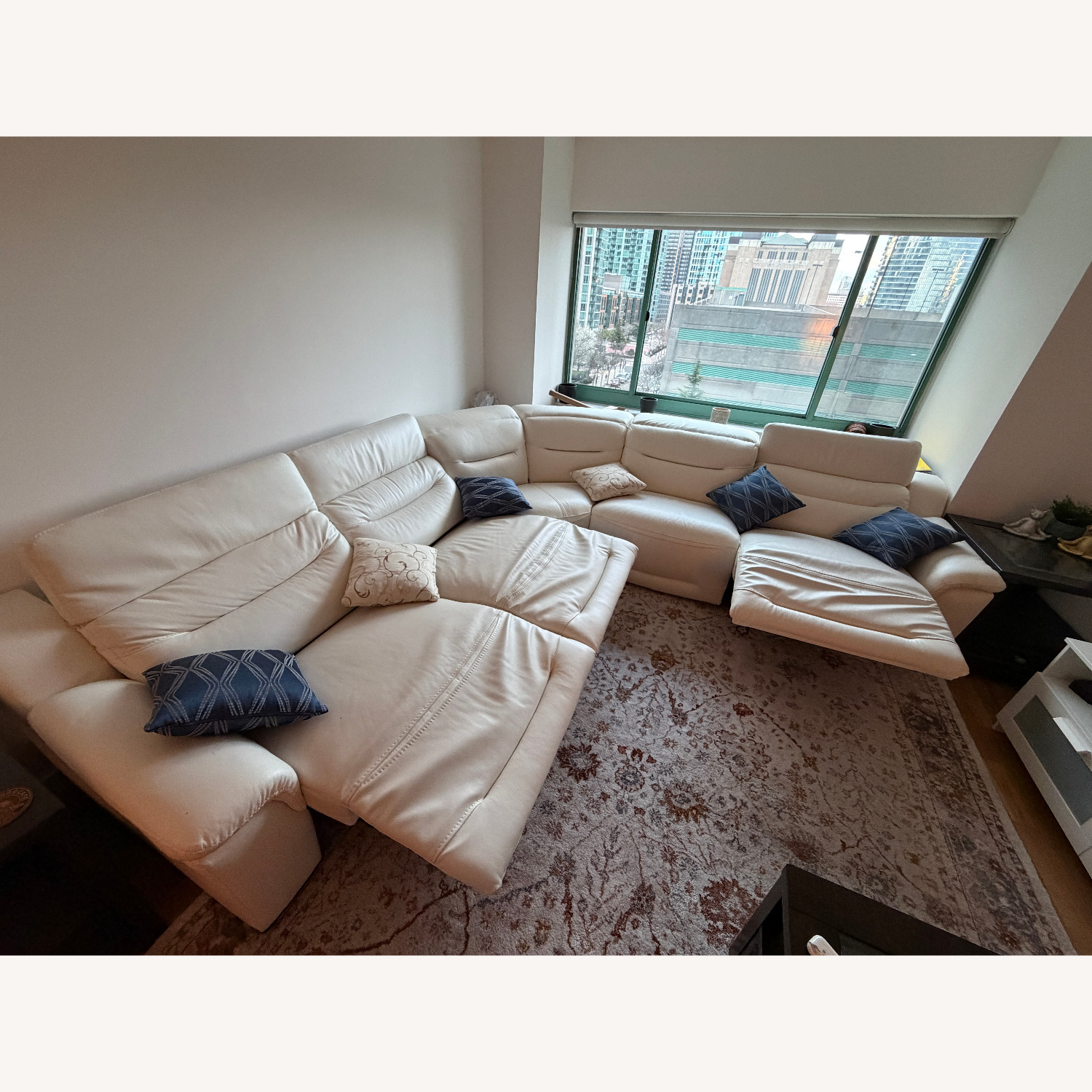 Rooms To Go Gallia Way White Leather 5 Piece Sectional - image-2