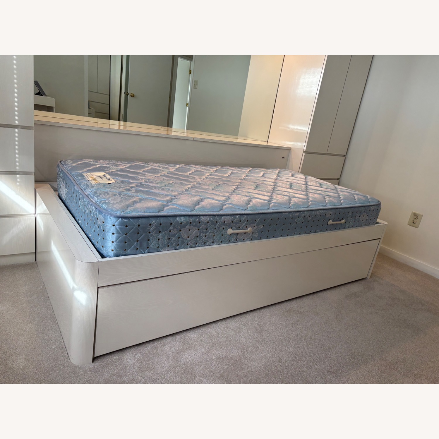 White Ashwood Gloss Twin Bed with Trundle - image-4