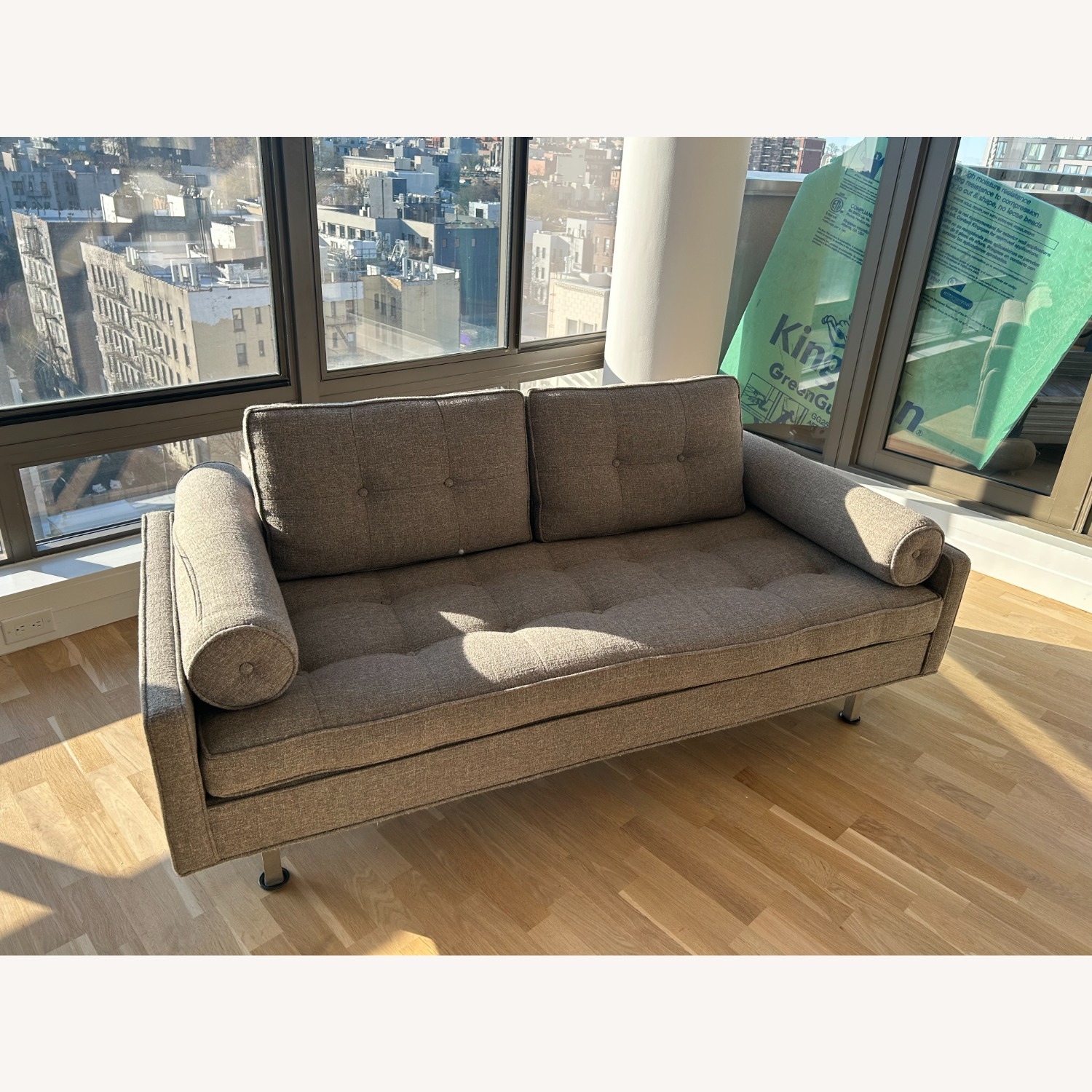 Vioski Chicago Light Gray Loveseat - image-3