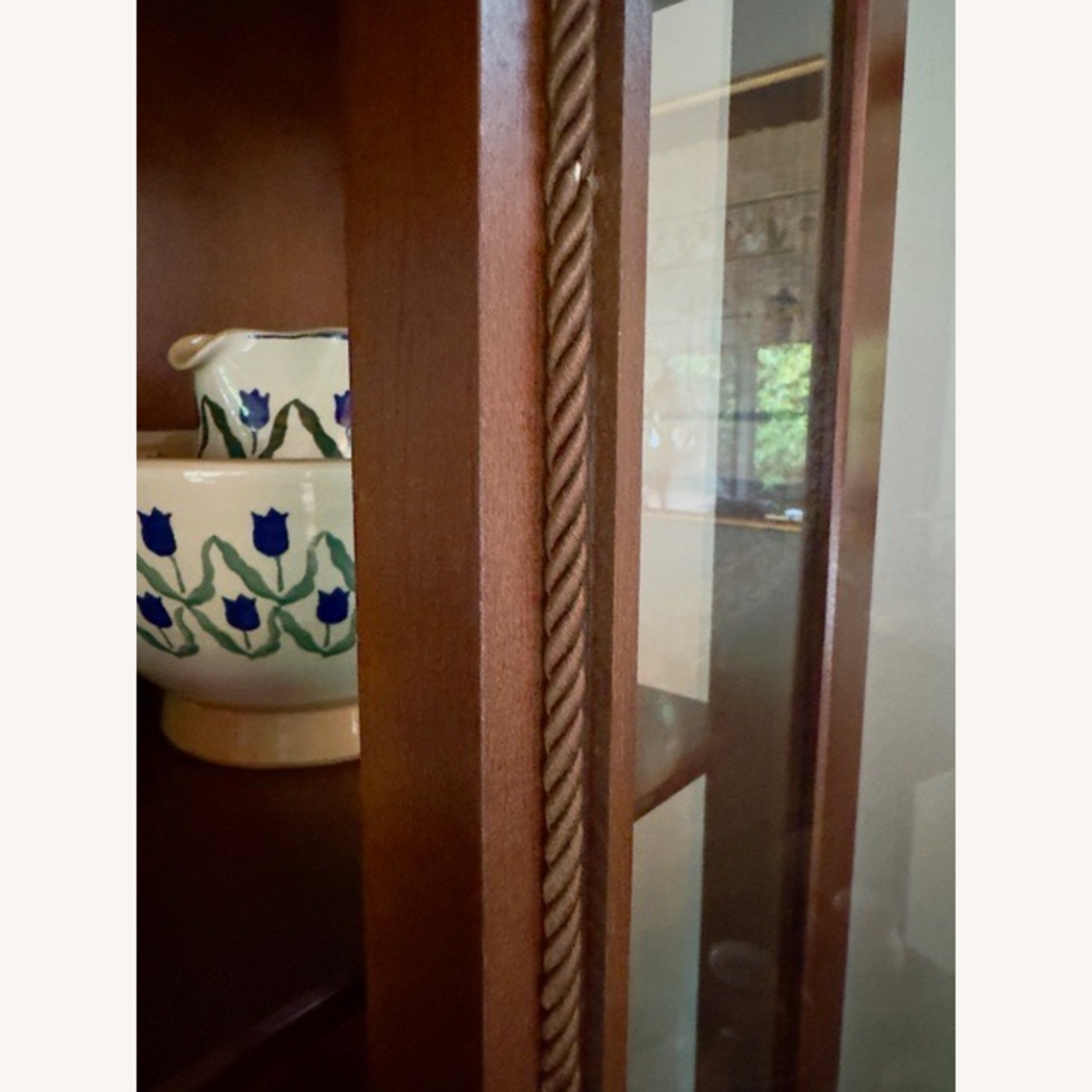 Italian-made Vitrine in Solid Walnut and Glass - image-2