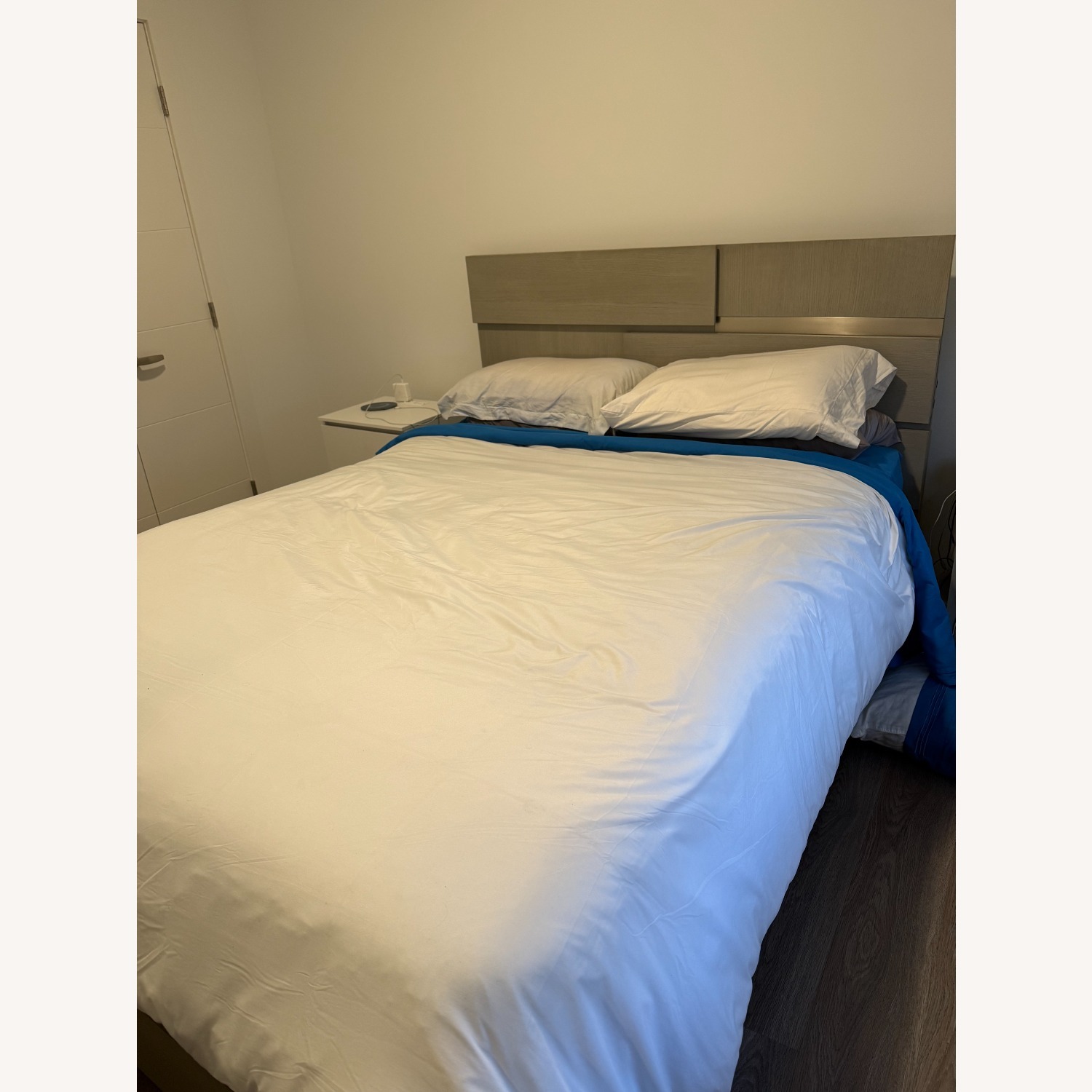 Alara Modern Queen Grey LED Platform Bed - image-2