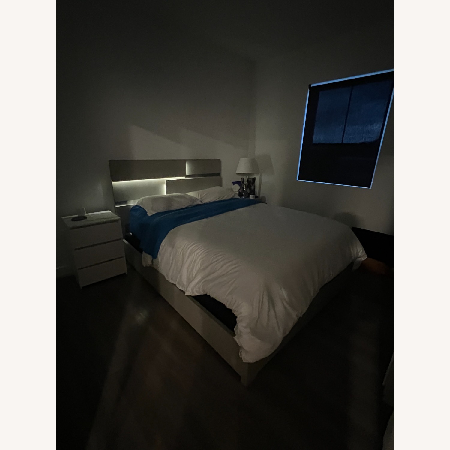 Alara Modern Queen Grey LED Platform Bed - image-3