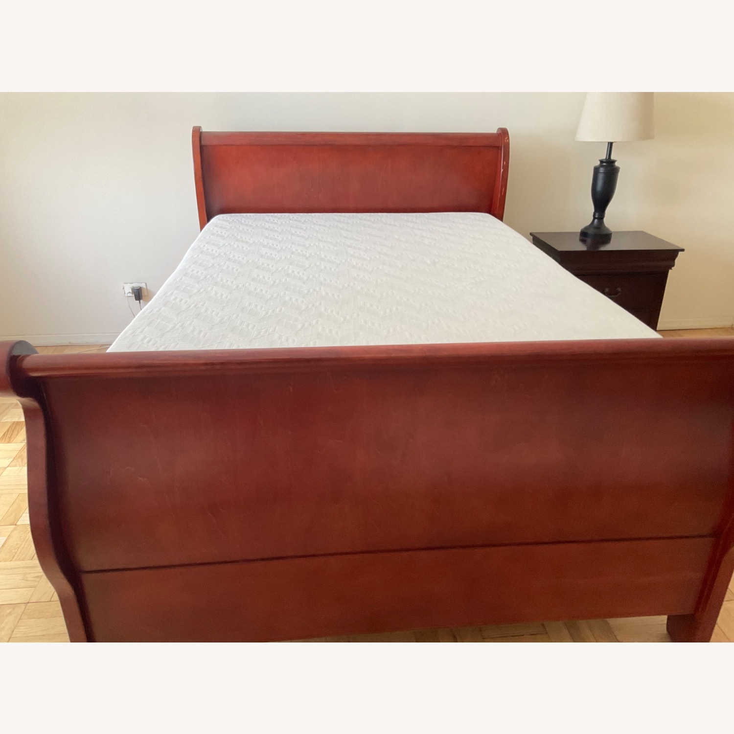Sleigh Bed - image-1