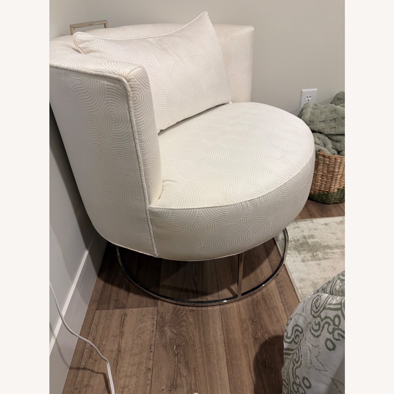 Vanguard Michael Weiss Swivel Chairs (Set of 2) - image-4