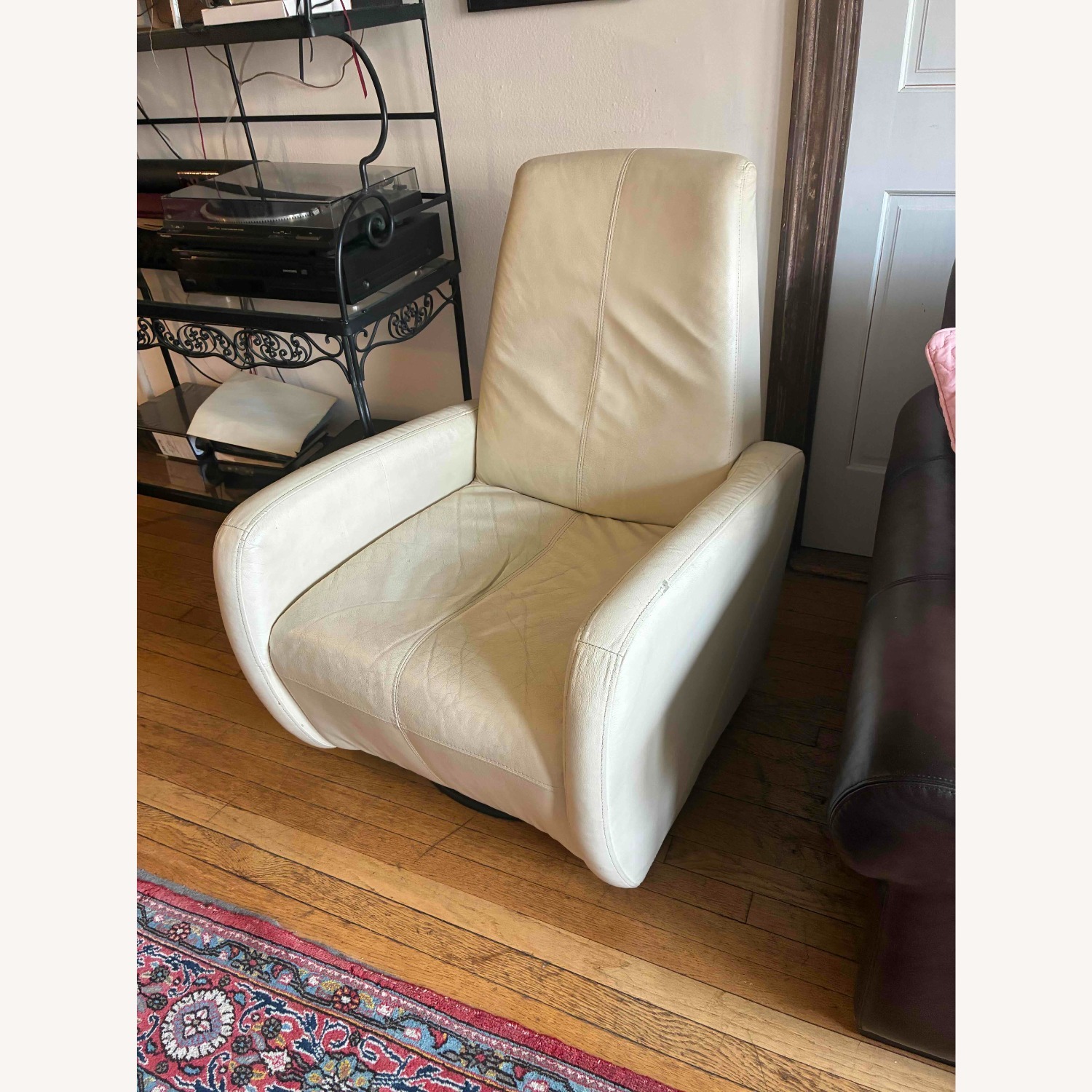 EQ3 Karbon White Leather Recliner - image-3