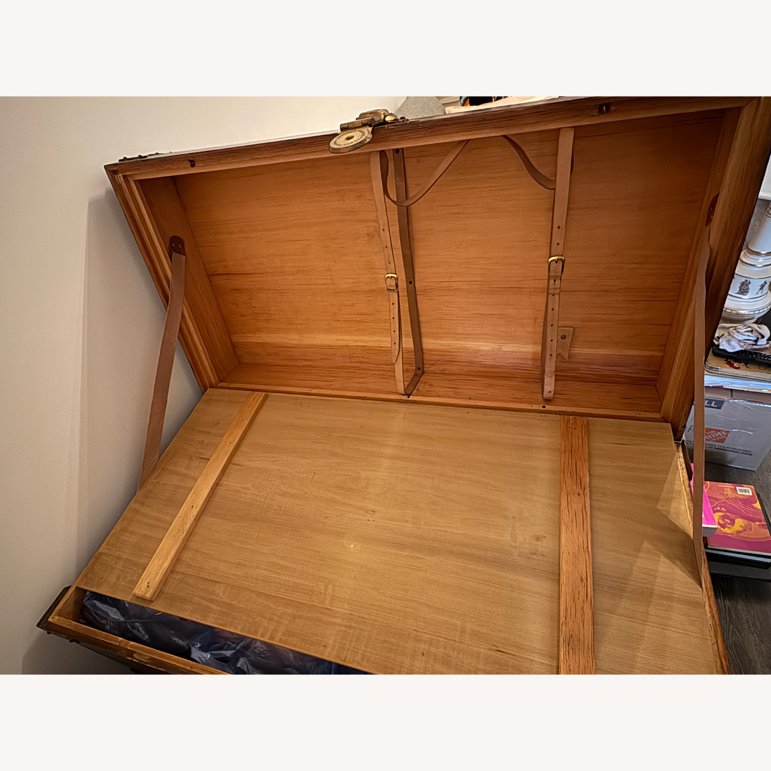 Steamer Trunk/Chest Antique - image-10