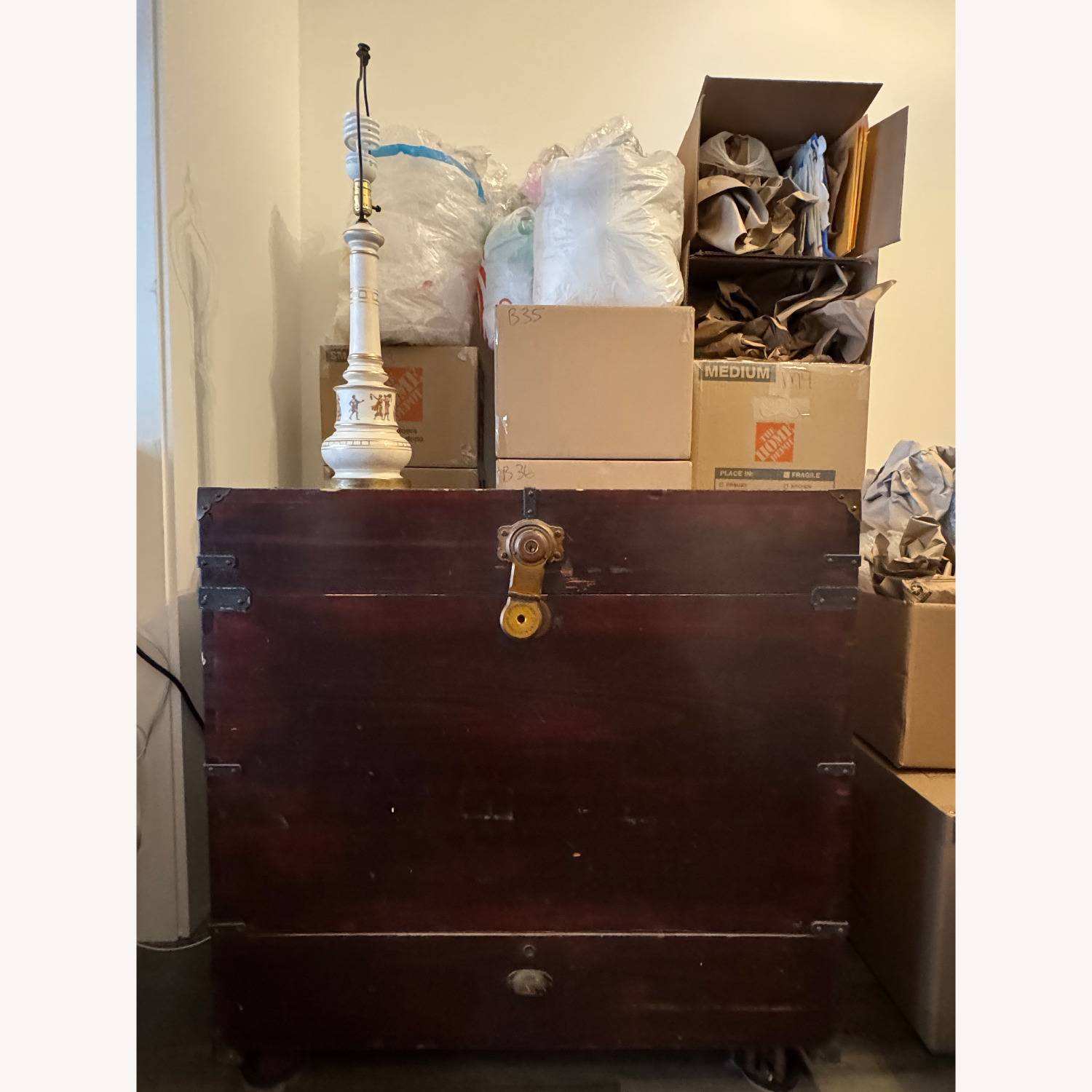 Steamer Trunk/Chest Antique - image-5