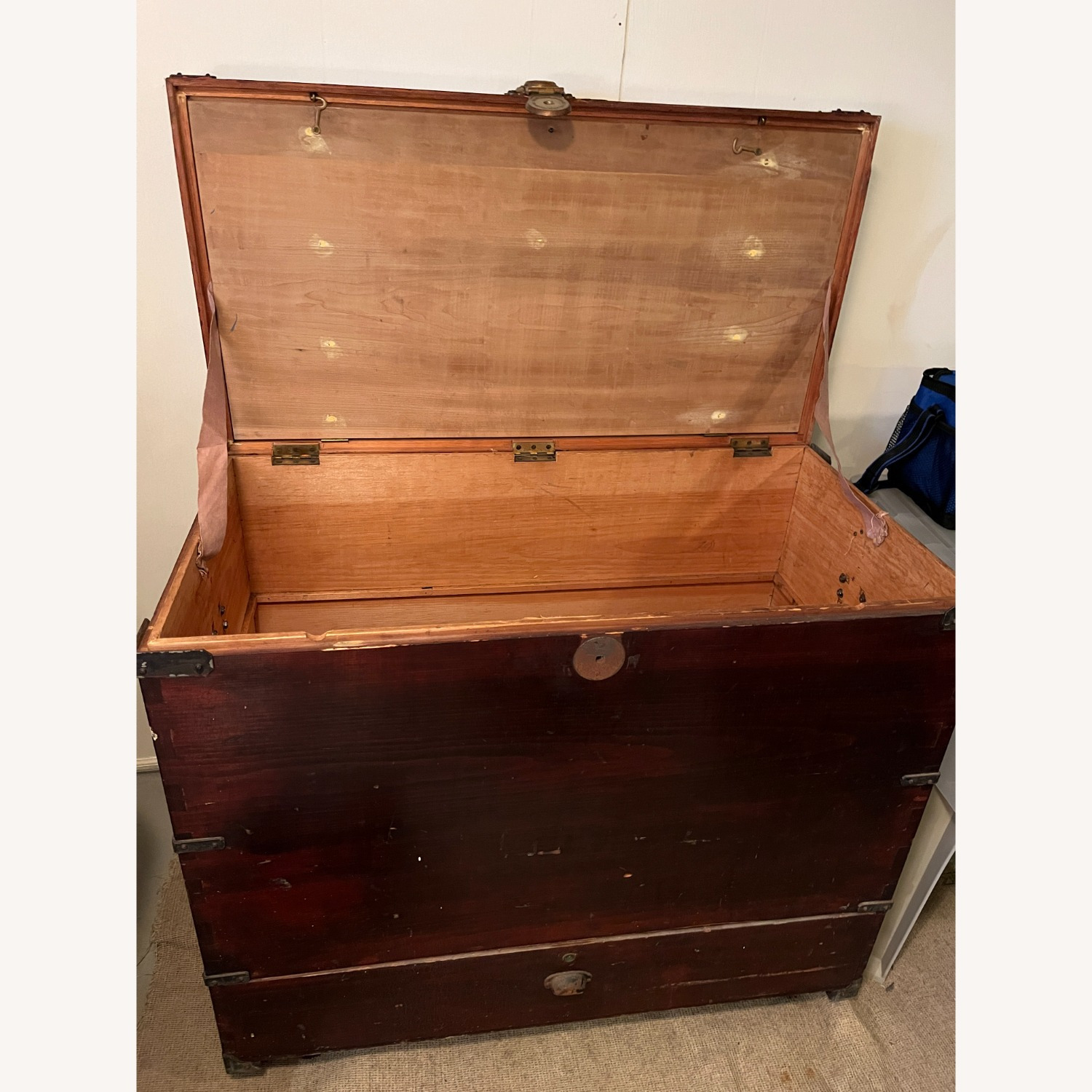 Steamer Trunk/Chest Antique - image-2