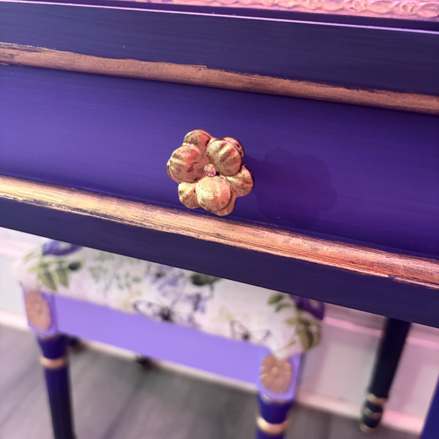 Vanity Table W Mirror & Ottoman - image-9