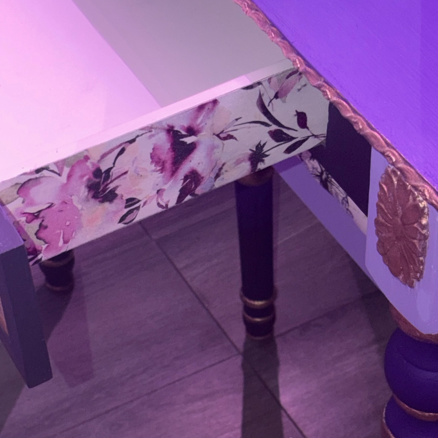 Vanity Table W Mirror & Ottoman - image-3