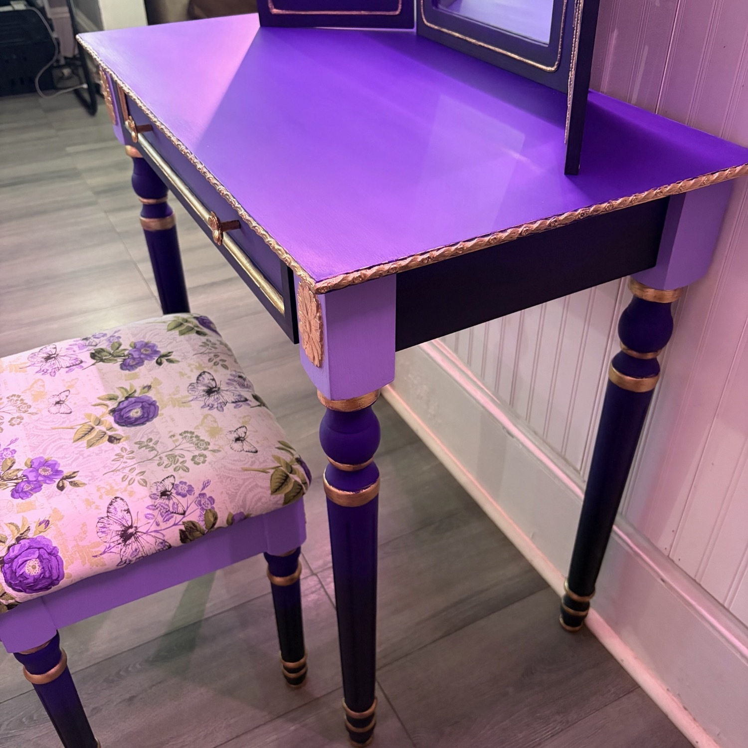 Vanity Table W Mirror & Ottoman - image-5