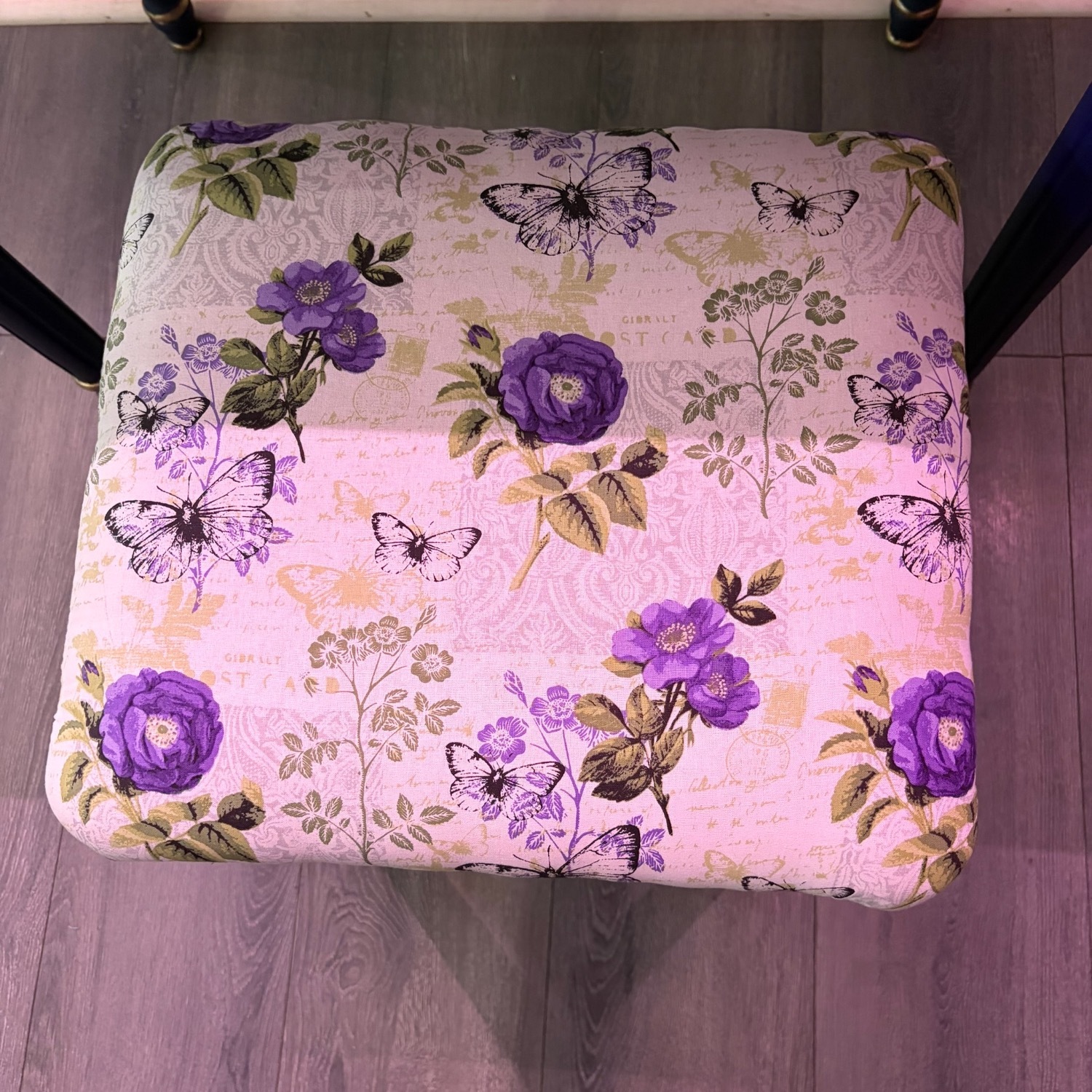 Vanity Table W Mirror & Ottoman - image-8